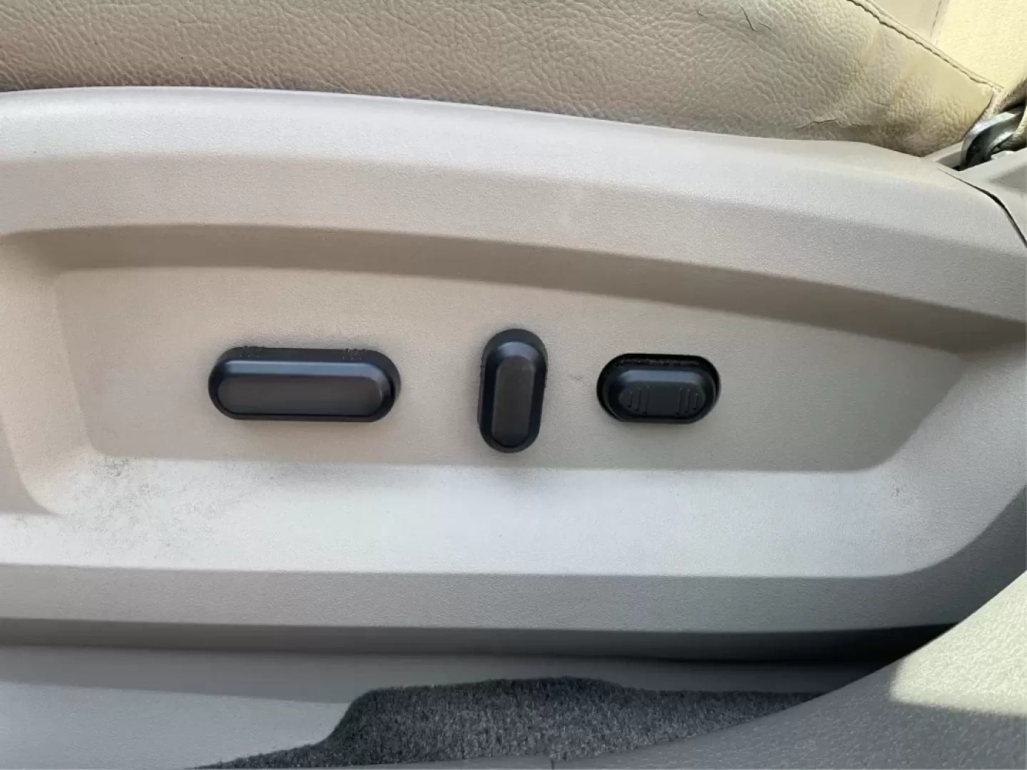 2014 Ford Edge Limited (2FMDK3KCXEB) with an Other engine, located at 1230 East Main St, Xenia, OH, 45385, (937) 908-9800, 39.688026, -83.910172 - **Unleash Your Adventurous Side with the 2014 Ford Edge Limited - Perfect for Family Road Trips and Weekend Getaways!**<br /> <br /> Are you ready to elevate your driving experience? Look no further than this stunning 2014 Ford Edge Limited, available exclusively at Advantage Car and Credit in Xenia - Photo#18