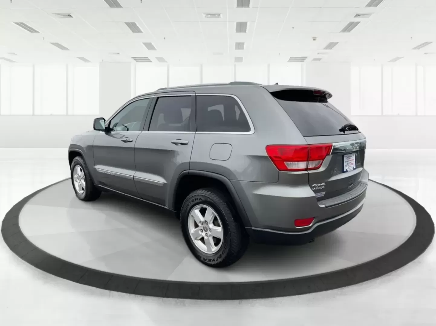 2012 Jeep Grand Cherokee Laredo (1C4RJFAG2CC) with an Other engine, located at 8750 N County Rd 25A, Piqua, OH, 45356, (937) 908-9800, 40.164391, -84.232513 - ### Discover Adventure with the 2012 Jeep Grand Cherokee Laredo at Advantage Car and Credit - Piqua<br /> <br /> Are you ready to tackle your next adventure, whether it's a weekend getaway or daily commutes through Piqua's scenic routes? The 2012 Jeep Grand Cherokee Laredo is the perfect SUV for tho - Photo#4
