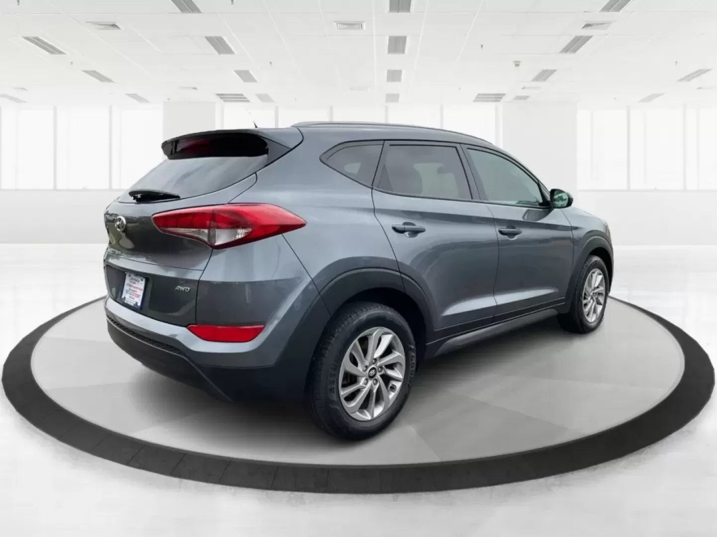 2016 Hyundai Tucson SE (KM8J3CA48GU) with an Nu 2L I-4 gasoline direct injection engine, located at 4508 South Dixie Dr, Moraine, OH, 45439, (937) 908-9800, 39.689976, -84.218452 - Are you ready to embrace a new lifestyle that combines adventure and daily practicality? Look no further than the 2016 Hyundai Tucson SE, available now at Advantage Car and Credit in Moraine, OH. Whether you're a growing family in search of a reliable SUV, a commuter requiring a dependable ride, or - Photo#2