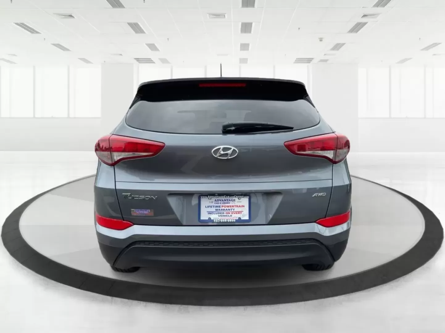 2016 Hyundai Tucson SE (KM8J3CA48GU) with an Nu 2L I-4 gasoline direct injection engine, located at 4508 South Dixie Dr, Moraine, OH, 45439, (937) 908-9800, 39.689976, -84.218452 - Are you ready to embrace a new lifestyle that combines adventure and daily practicality? Look no further than the 2016 Hyundai Tucson SE, available now at Advantage Car and Credit in Moraine, OH. Whether you're a growing family in search of a reliable SUV, a commuter requiring a dependable ride, or - Photo#3