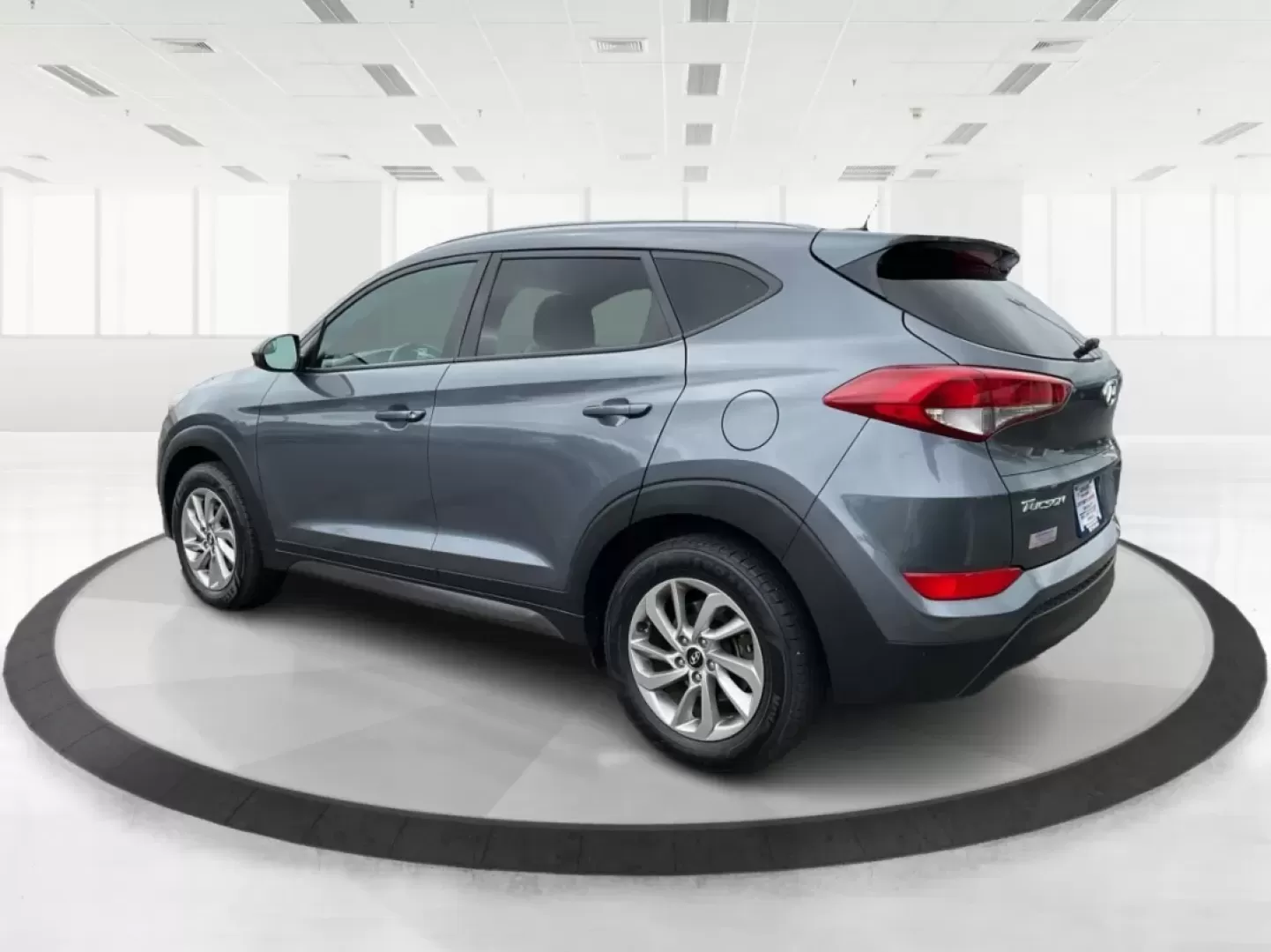 2016 Hyundai Tucson SE (KM8J3CA48GU) with an Nu 2L I-4 gasoline direct injection engine, located at 4508 South Dixie Dr, Moraine, OH, 45439, (937) 908-9800, 39.689976, -84.218452 - Are you ready to embrace a new lifestyle that combines adventure and daily practicality? Look no further than the 2016 Hyundai Tucson SE, available now at Advantage Car and Credit in Moraine, OH. Whether you're a growing family in search of a reliable SUV, a commuter requiring a dependable ride, or - Photo#4