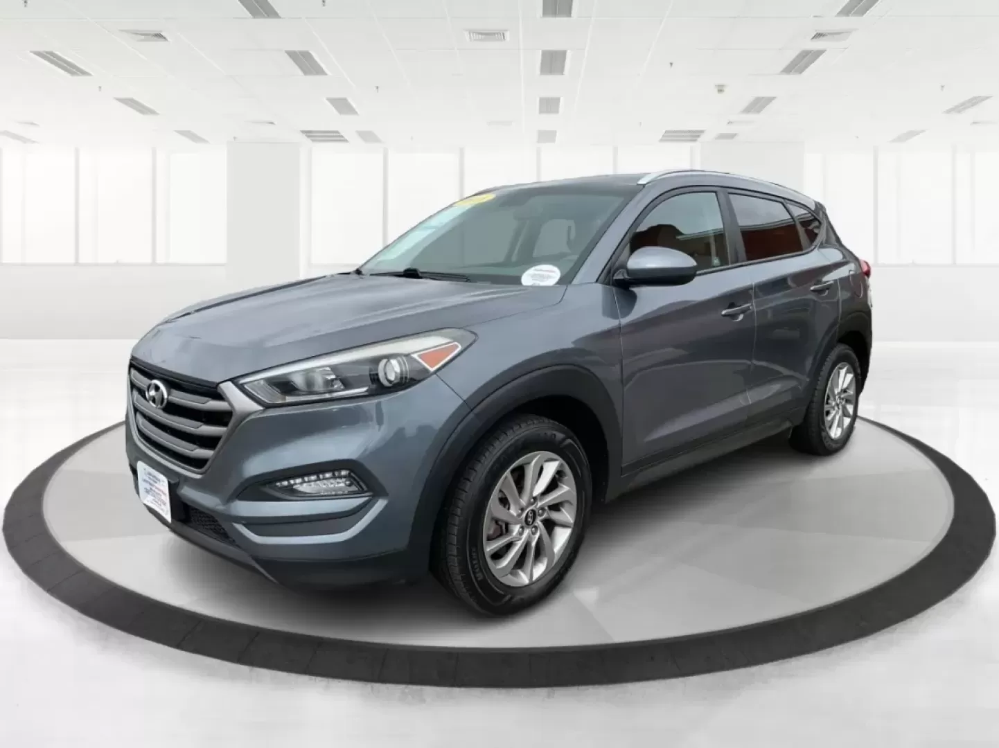 2016 Hyundai Tucson SE (KM8J3CA48GU) with an Nu 2L I-4 gasoline direct injection engine, located at 4508 South Dixie Dr, Moraine, OH, 45439, (937) 908-9800, 39.689976, -84.218452 - Are you ready to embrace a new lifestyle that combines adventure and daily practicality? Look no further than the 2016 Hyundai Tucson SE, available now at Advantage Car and Credit in Moraine, OH. Whether you're a growing family in search of a reliable SUV, a commuter requiring a dependable ride, or - Photo#8