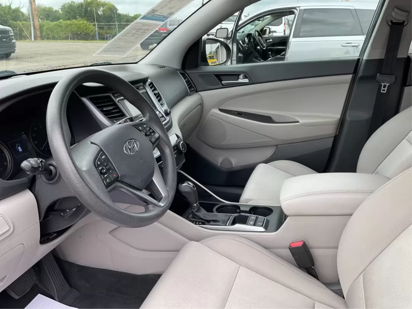 2016 Hyundai Tucson SE (KM8J3CA48GU) with an Nu 2L I-4 gasoline direct injection engine, located at 4508 South Dixie Dr, Moraine, OH, 45439, (937) 908-9800, 39.689976, -84.218452 - Are you ready to embrace a new lifestyle that combines adventure and daily practicality? Look no further than the 2016 Hyundai Tucson SE, available now at Advantage Car and Credit in Moraine, OH. Whether you're a growing family in search of a reliable SUV, a commuter requiring a dependable ride, or - Photo#9