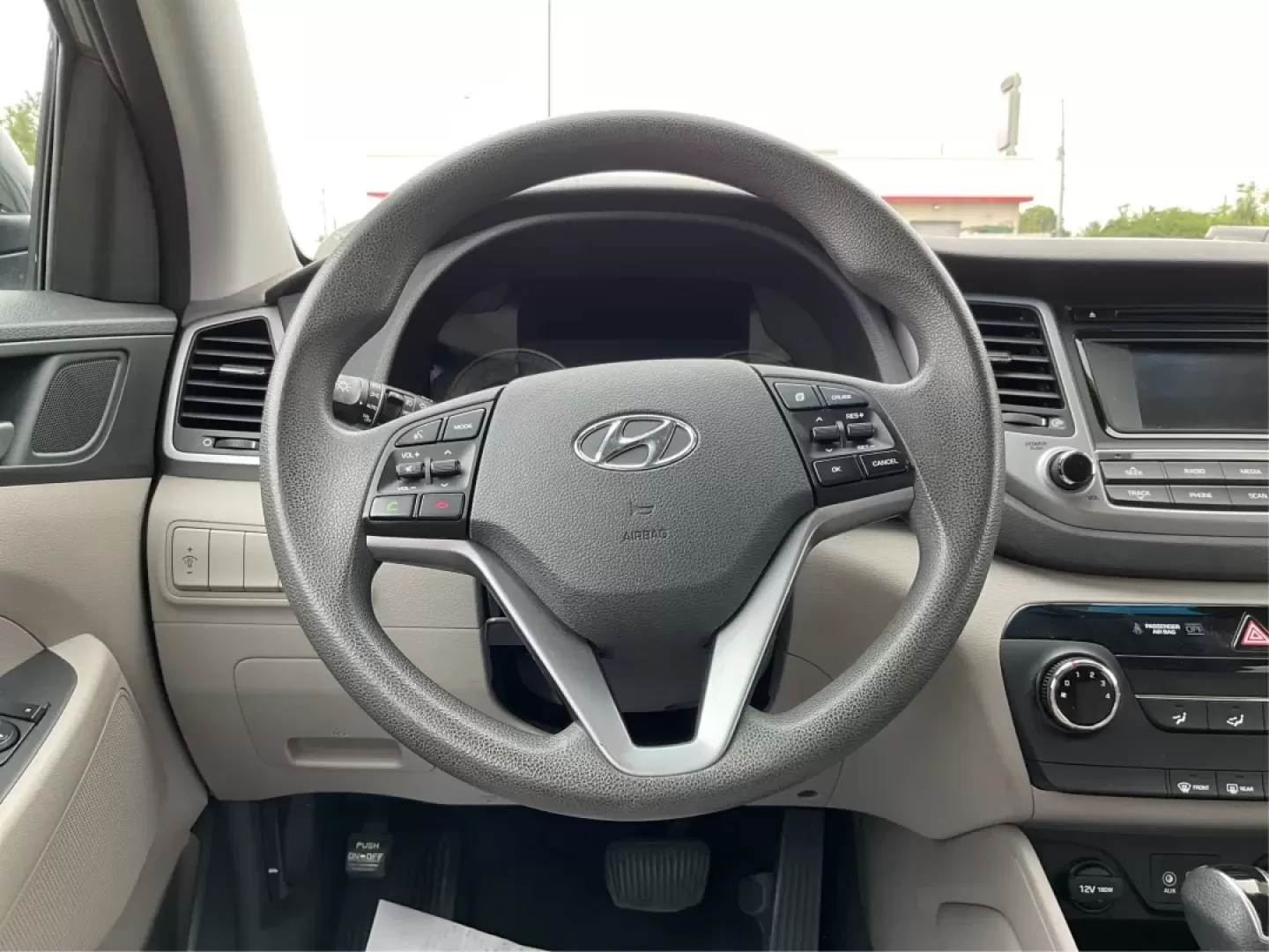 2016 Hyundai Tucson SE (KM8J3CA48GU) with an Nu 2L I-4 gasoline direct injection engine, located at 4508 South Dixie Dr, Moraine, OH, 45439, (937) 908-9800, 39.689976, -84.218452 - Are you ready to embrace a new lifestyle that combines adventure and daily practicality? Look no further than the 2016 Hyundai Tucson SE, available now at Advantage Car and Credit in Moraine, OH. Whether you're a growing family in search of a reliable SUV, a commuter requiring a dependable ride, or - Photo#16