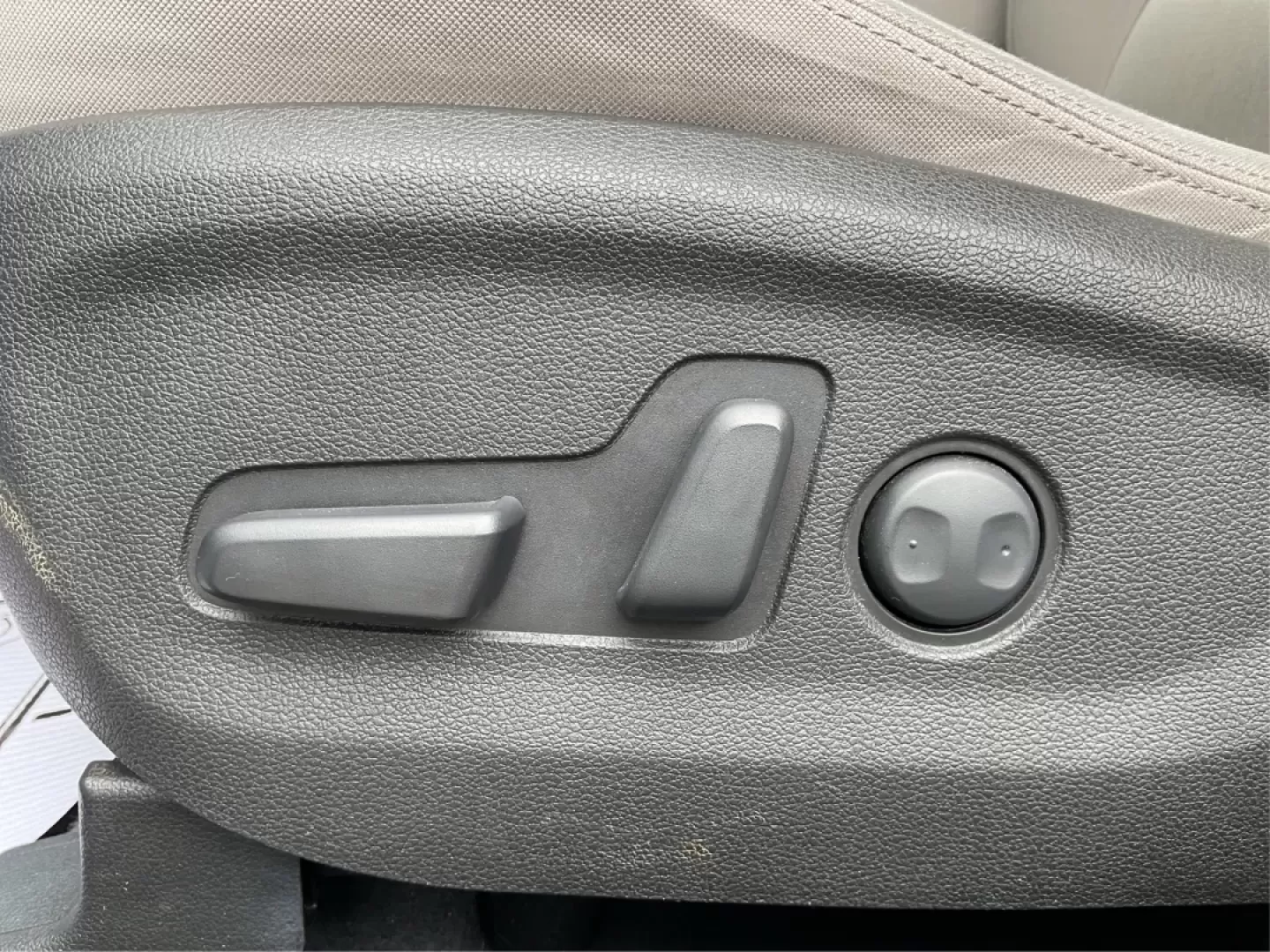2016 Hyundai Tucson SE (KM8J3CA48GU) with an Nu 2L I-4 gasoline direct injection engine, located at 4508 South Dixie Dr, Moraine, OH, 45439, (937) 908-9800, 39.689976, -84.218452 - Are you ready to embrace a new lifestyle that combines adventure and daily practicality? Look no further than the 2016 Hyundai Tucson SE, available now at Advantage Car and Credit in Moraine, OH. Whether you're a growing family in search of a reliable SUV, a commuter requiring a dependable ride, or - Photo#17