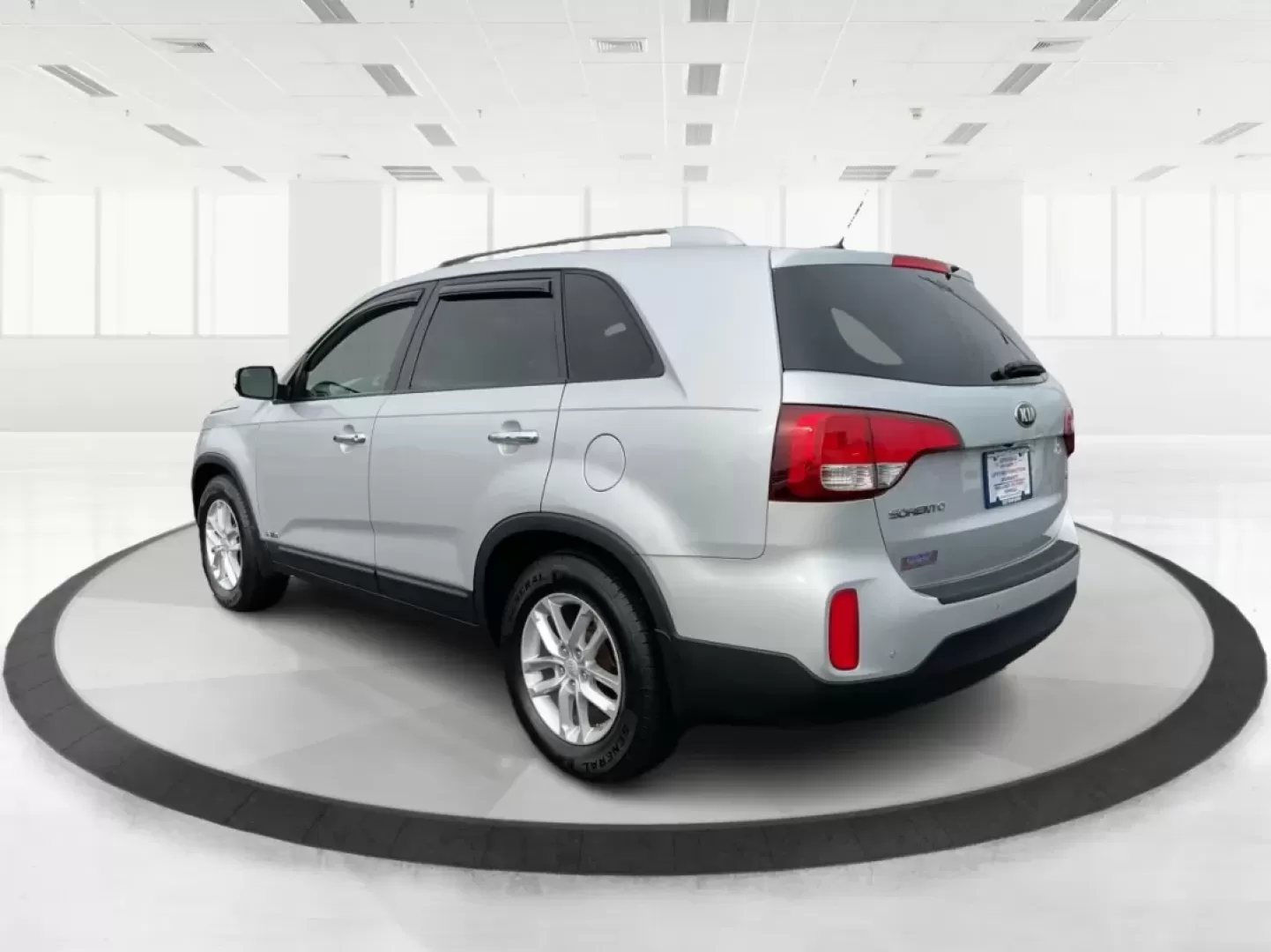 2014 Kia Sorento LX (5XYKTCA69EG) with an 2.4L I-4 gasoline direct injection engine, located at 4508 South Dixie Dr, Moraine, OH, 45439, (937) 908-9800, 39.689976, -84.218452 - Experience the freedom of adventure with the versatile 2014 Kia Sorento, available now at Advantage Car and Credit in Moraine, OH! This stylish utility SUV is not just a vehicle; it's the perfect companion for families, commuters, and weekend explorers alike. Whether you're navigating through the bu - Photo#4