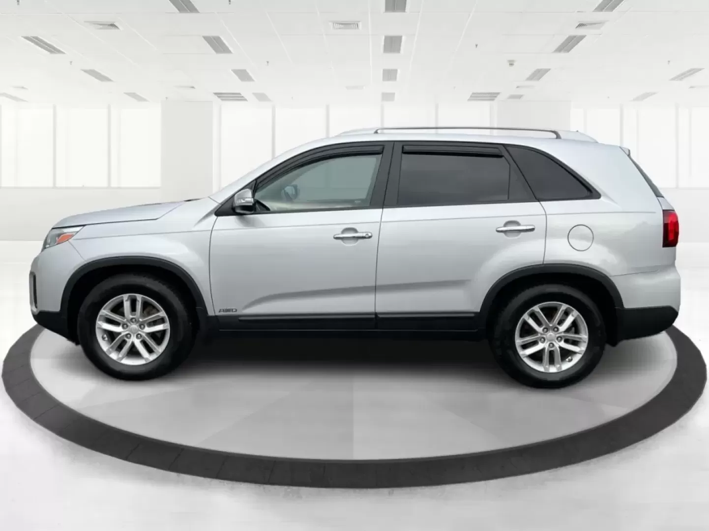 2014 Kia Sorento LX (5XYKTCA69EG) with an 2.4L I-4 gasoline direct injection engine, located at 4508 South Dixie Dr, Moraine, OH, 45439, (937) 908-9800, 39.689976, -84.218452 - Experience the freedom of adventure with the versatile 2014 Kia Sorento, available now at Advantage Car and Credit in Moraine, OH! This stylish utility SUV is not just a vehicle; it's the perfect companion for families, commuters, and weekend explorers alike. Whether you're navigating through the bu - Photo#5
