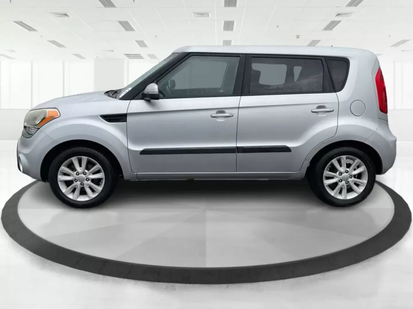 2013 Kia Soul + (KNDJT2A6XD7) with an 2.0L L4 DOHC 16V engine, Automatic transmission, located at 880 E. National Road, Vandalia, OH, 45377, (937) 908-9800, 39.891918, -84.183594 - **Elevate Your Everyday with the 2013 Kia Soul Perfect for the Modern Lifestyle!**<br /> <br /> Are you ready to embrace a vehicle that effortlessly fits into your busy life? The 2013 Kia Soul is your ideal companion, whether you're a growing family needing a reliable ride, a commuter seeking comfo - Photo#5