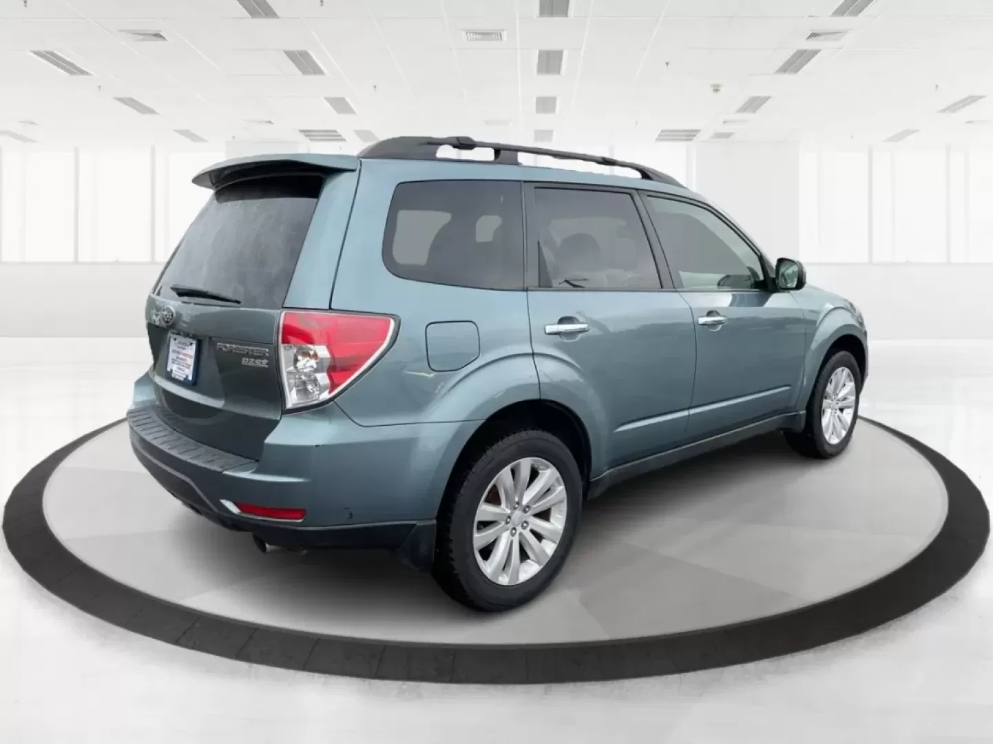 2013 Subaru Forester 2.5X Limited (JF2SHAEC3DH) with an 2.5L H-4 DOHC engine, located at 401 Woodman Dr, Riverside, OH, 45431, (937) 908-9800, 39.760899, -84.123421 - Discover the ultimate blend of adventure and reliability with this 2013 Subaru Forester 2.5X Limited, available now at Advantage Car and Credit - Riverside. Located at 401 Woodman Dr, Riverside, OH 45431, we specialize in Buy Here Pay Here financing, ensuring that you drive away with guaranteed appr - Photo#2