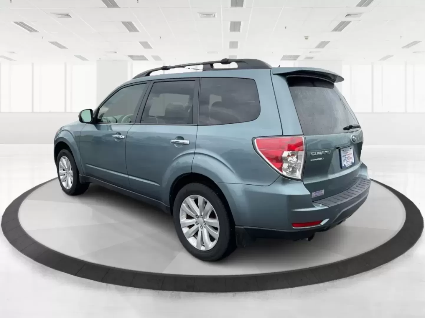 2013 Subaru Forester 2.5X Limited (JF2SHAEC3DH) with an 2.5L H-4 DOHC engine, located at 401 Woodman Dr, Riverside, OH, 45431, (937) 908-9800, 39.760899, -84.123421 - Discover the ultimate blend of adventure and reliability with this 2013 Subaru Forester 2.5X Limited, available now at Advantage Car and Credit - Riverside. Located at 401 Woodman Dr, Riverside, OH 45431, we specialize in Buy Here Pay Here financing, ensuring that you drive away with guaranteed appr - Photo#4