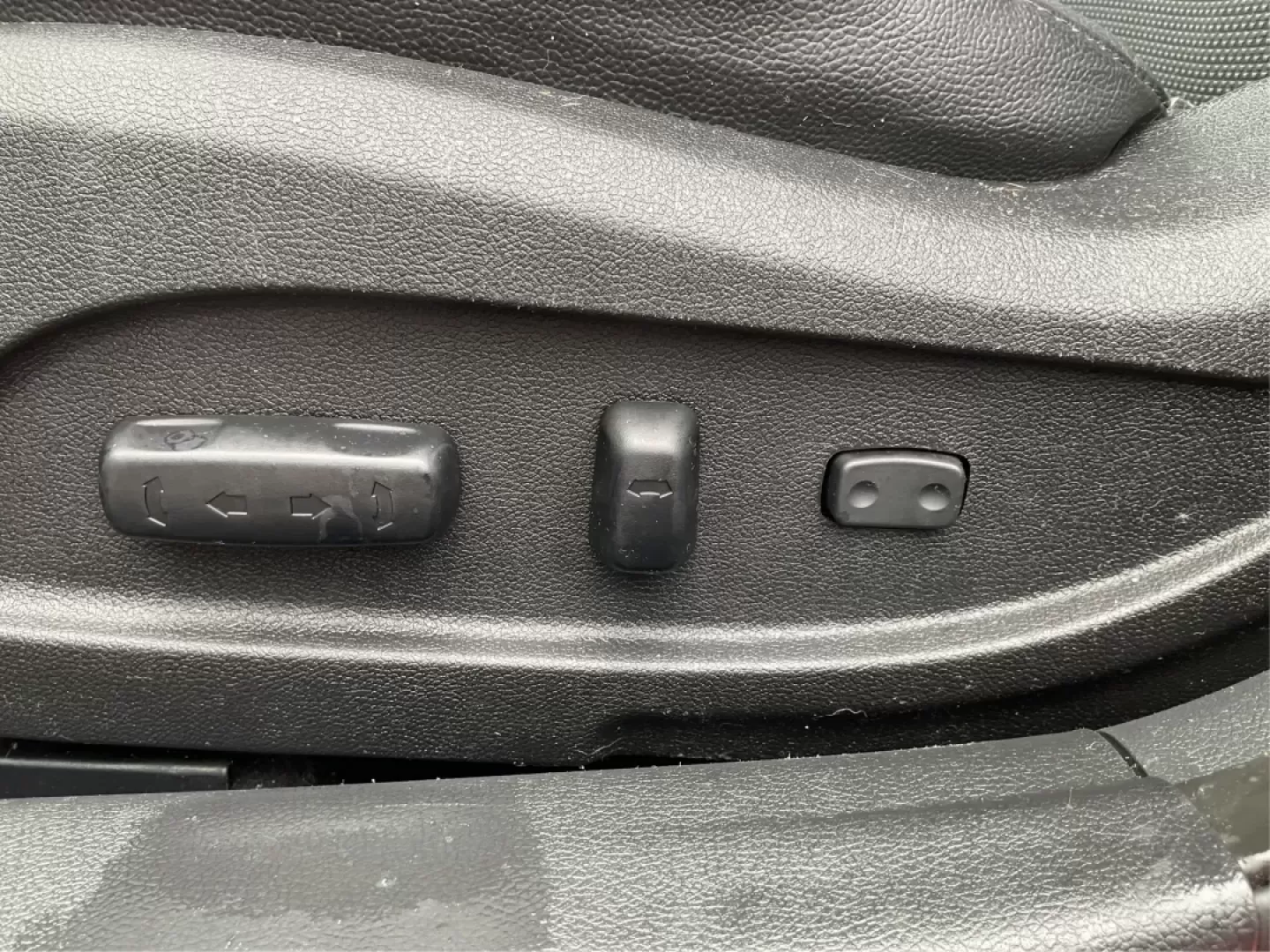 2013 Hyundai Sonata SE (5NPEC4AC1DH) with an 2.4L I-4 gasoline direct injection engine, located at 1951 S Dayton Lakeview Rd., New Carlisle, OH, 45344, (937) 908-9800, 39.890999, -84.050255 - Are you ready to elevate your daily commute or weekend adventures? The 2013 Hyundai Sonata SE is not just a vehicle; it's a lifestyle choice that seamlessly blends comfort, style, and practicality. Ideal for budget-conscious buyers seeking reliable transportation, this sedan is perfect for everythin - Photo#16