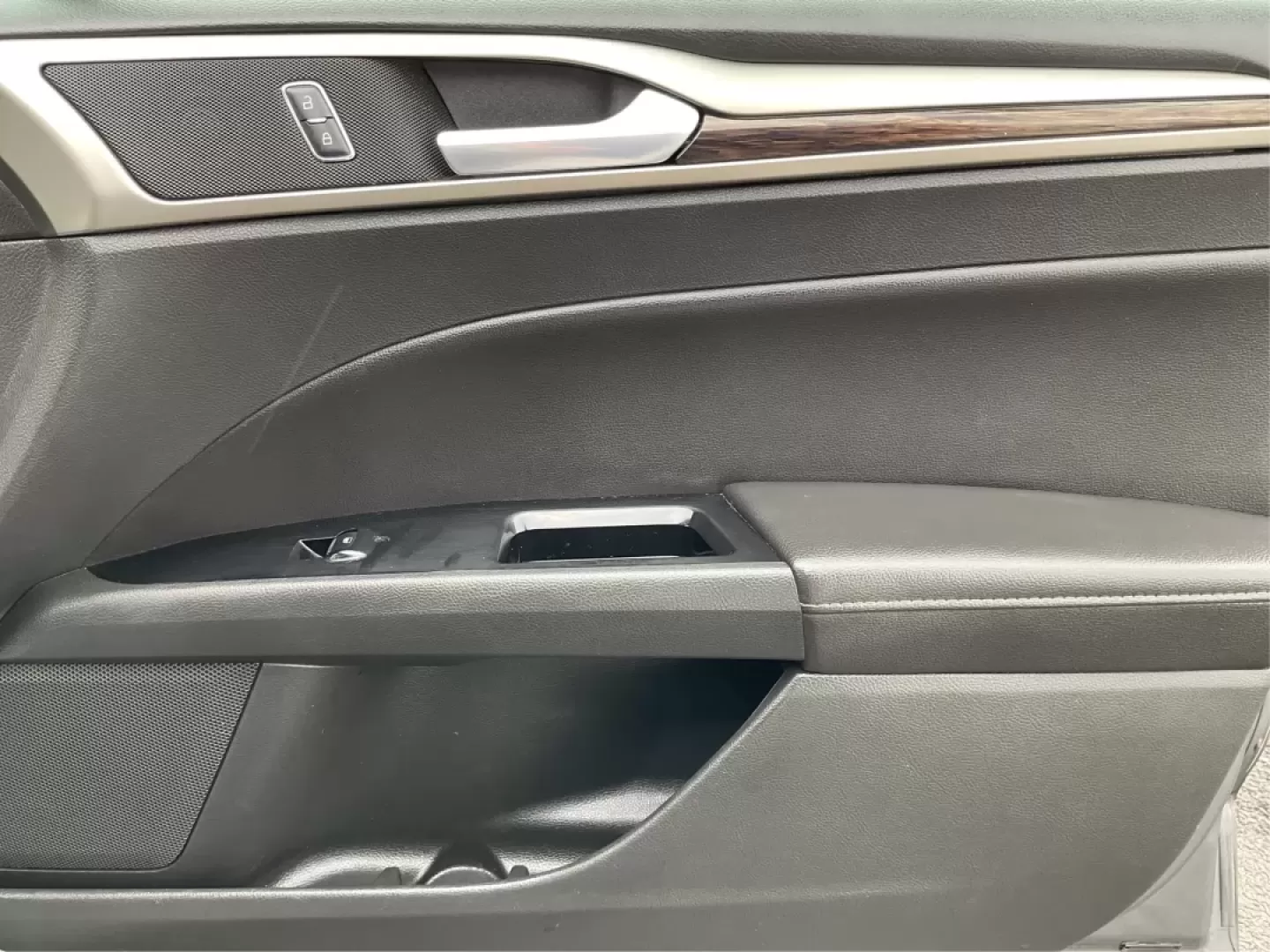 2014 Ford Fusion SE (3FA6P0HD2ER) with an Other engine, located at 4508 South Dixie Dr, Moraine, OH, 45439, (937) 908-9800, 39.689976, -84.218452 - **Discover Your Next Adventure with the 2014 Ford Fusion SE at Advantage Car and Credit - Moraine** <br /> <br /> Are you ready to elevate your daily commute or family road trips? The 2014 Ford Fusion SE is your gateway to a lifestyle brimming with comfort, technology, and reliability. Ideal for bu - Photo#20