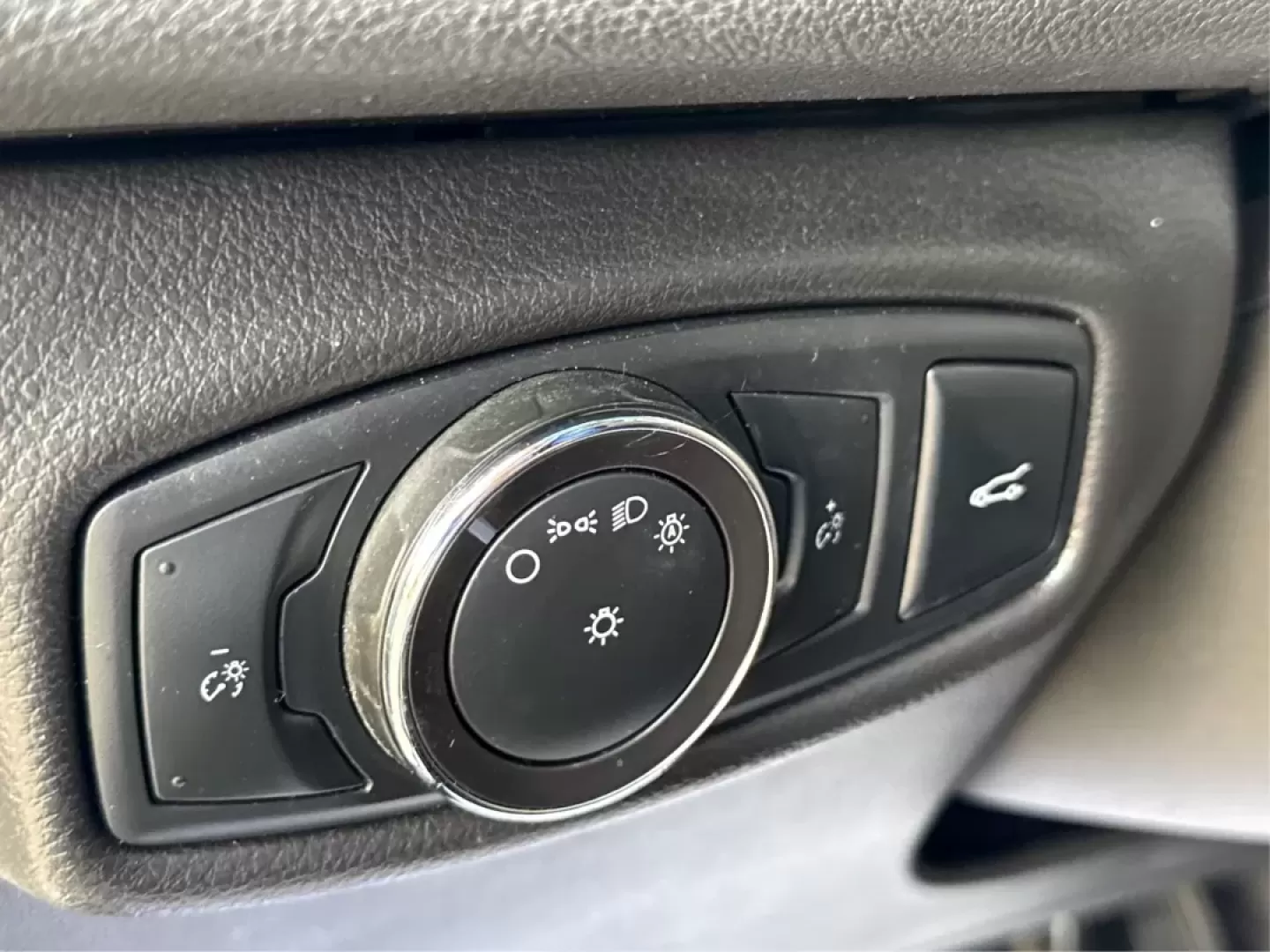 2013 Lincoln MKZ Base (3LN6L2J96DR) with an Other engine, located at 880 E. National Road, Vandalia, OH, 45377, (937) 908-9800, 39.891918, -84.183594 - **Elevate Your Drive with the 2013 Lincoln MKZ at Advantage Car and Credit!**<br /> <br /> Are you searching for the perfect vehicle to enhance your daily commute, family outings, or weekend adventures? Look no further! The 2013 Lincoln MKZ is the ideal choice for those who appreciate luxury, comfor - Photo#17