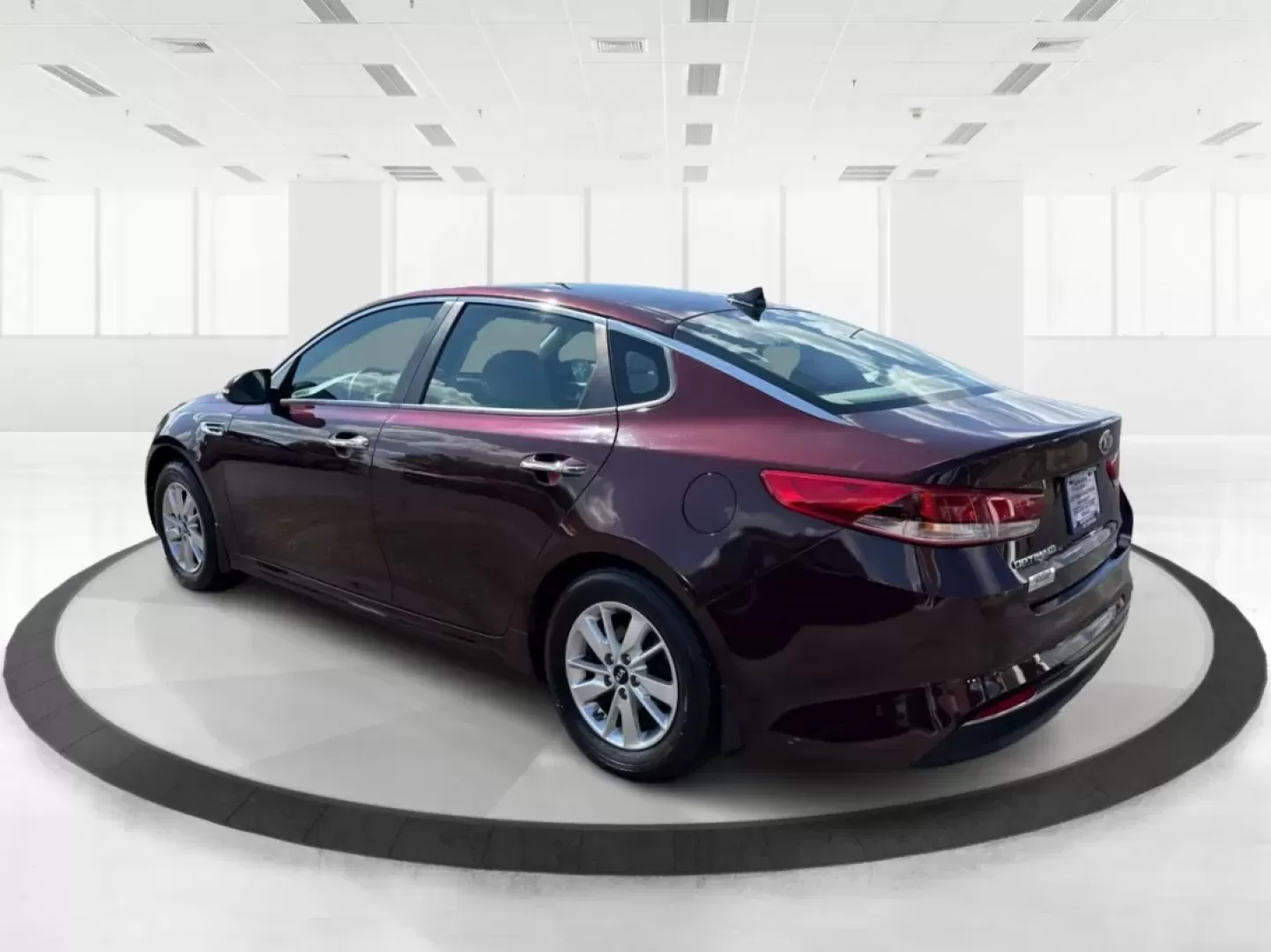 2016 Kia Optima LX (5XXGT4L38GG) with an Theta II 2.4L I-4 gasoline direct injection engine, located at 880 E. National Road, Vandalia, OH, 45377, (937) 908-9800, 39.891918, -84.183594 - **Drive Your Future with the 2016 Kia Optima LX Perfect for All Lifestyles!**<br /> <br /> Are you searching for the perfect vehicle to enhance your daily commute, weekend getaways, or even your family's adventures? Look no further than our stunning 2016 Kia Optima LX, available now at Advantage Ca - Photo#4