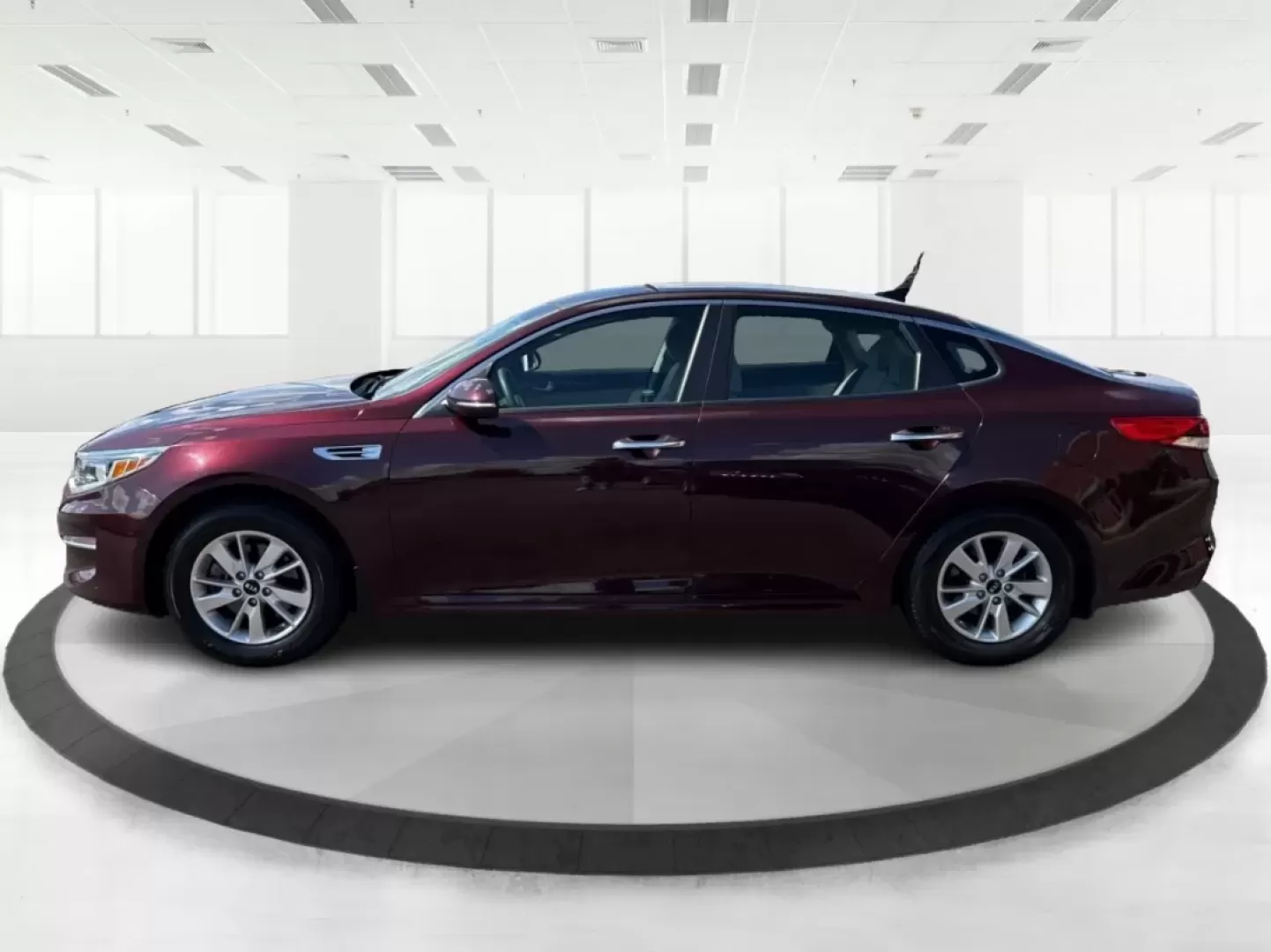 2016 Kia Optima LX (5XXGT4L38GG) with an Theta II 2.4L I-4 gasoline direct injection engine, located at 880 E. National Road, Vandalia, OH, 45377, (937) 908-9800, 39.891918, -84.183594 - **Drive Your Future with the 2016 Kia Optima LX Perfect for All Lifestyles!**<br /> <br /> Are you searching for the perfect vehicle to enhance your daily commute, weekend getaways, or even your family's adventures? Look no further than our stunning 2016 Kia Optima LX, available now at Advantage Ca - Photo#5