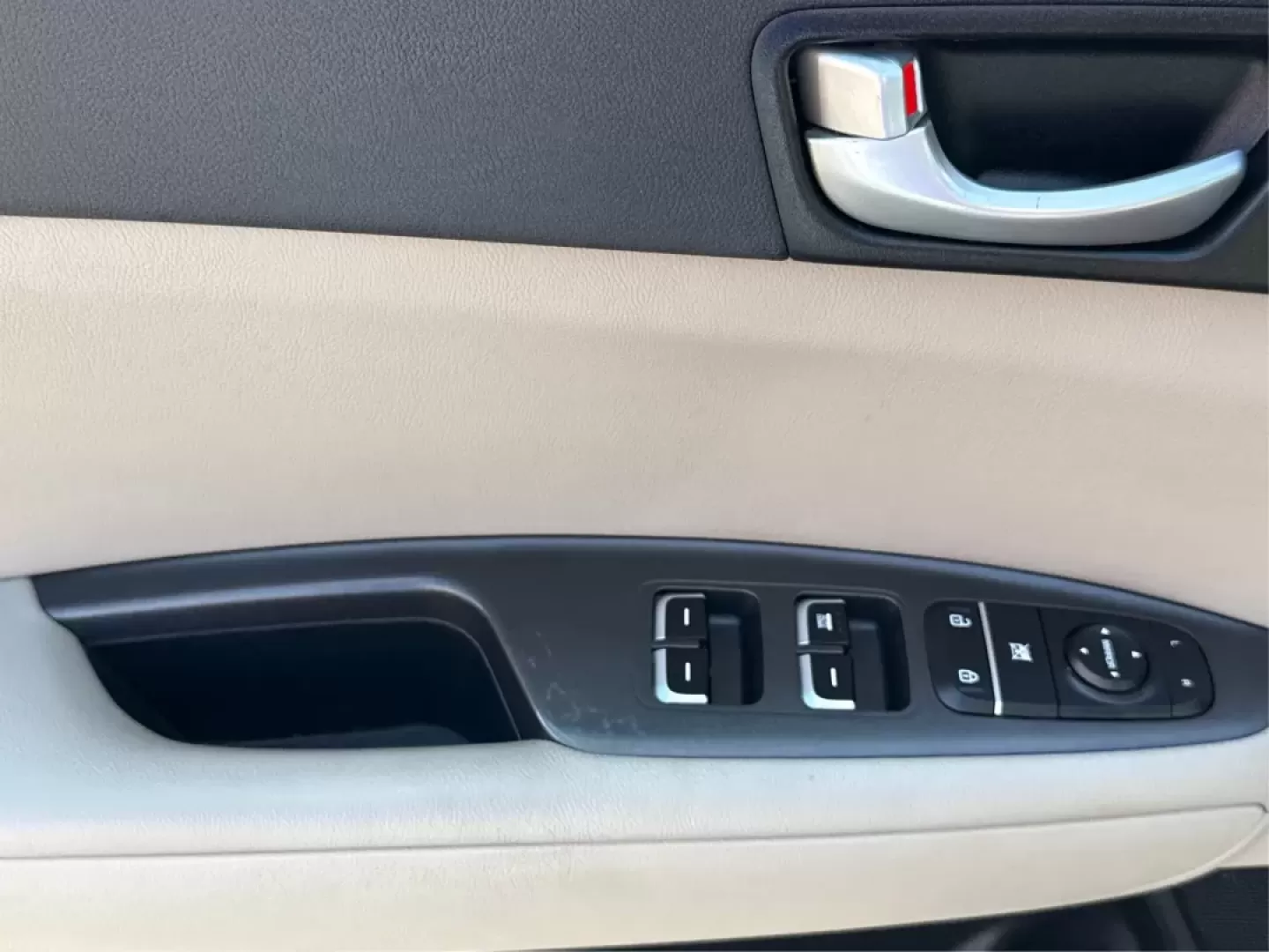 2016 Kia Optima LX (5XXGT4L38GG) with an Theta II 2.4L I-4 gasoline direct injection engine, located at 880 E. National Road, Vandalia, OH, 45377, (937) 908-9800, 39.891918, -84.183594 - **Drive Your Future with the 2016 Kia Optima LX Perfect for All Lifestyles!**<br /> <br /> Are you searching for the perfect vehicle to enhance your daily commute, weekend getaways, or even your family's adventures? Look no further than our stunning 2016 Kia Optima LX, available now at Advantage Ca - Photo#17