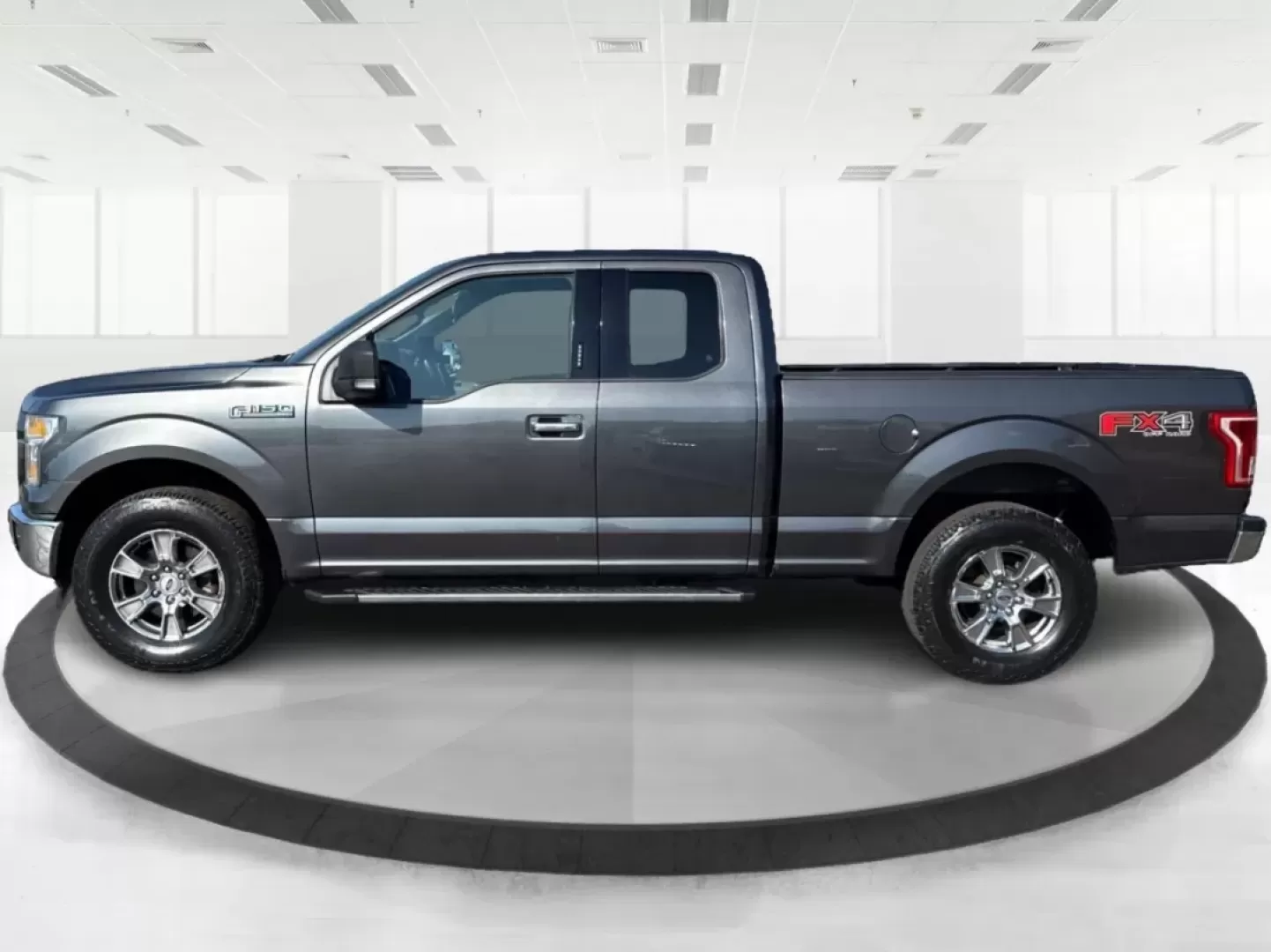 2017 Ford F-150 XLT (1FTFX1EF2HF) with an 5L V-8 DOHC engine, located at 401 Woodman Dr, Riverside, OH, 45431, (937) 908-9800, 39.760899, -84.123421 - **Unleash Your Adventures with This 2017 Ford F-150 XLT from Advantage Car and Credit - Troy!** <br /> <br /> Are you in search of a reliable truck that fits your adventurous lifestyle while also providing the comfort and technology you crave? Look no further than this stunning 2017 Ford F-150 XLT, - Photo#5