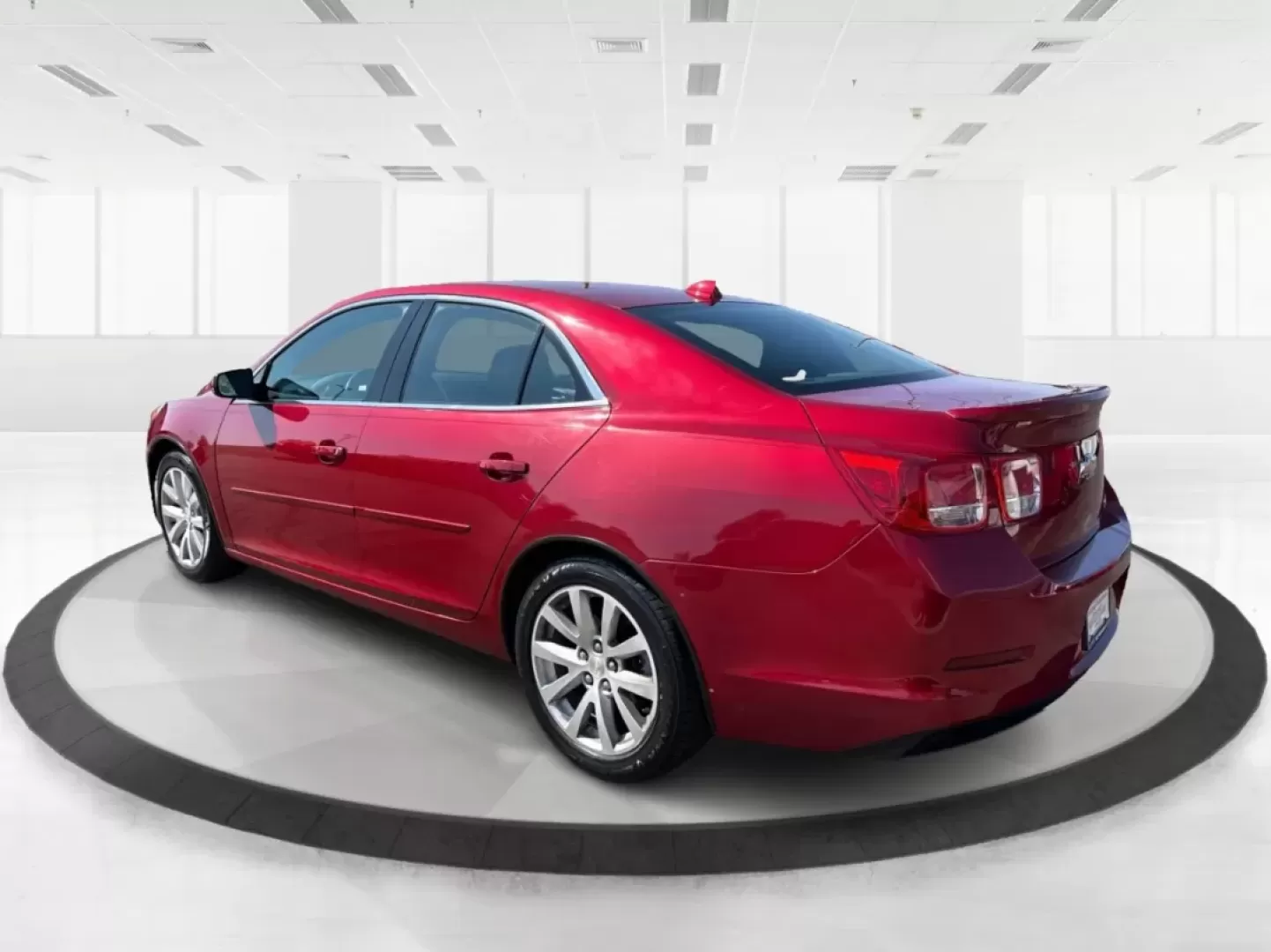 2014 Chevrolet Malibu 2LT (1G11E5SL4EF) with an 2.5L L4 DOHC 16V engine, 6-Speed Automatic transmission, located at 1230 East Main St, Xenia, OH, 45385, (937) 908-9800, 39.688026, -83.910172 - **Drive in Style: The 2014 Chevrolet Malibu 2LT Awaits You!** <br /> <br /> Are you ready to elevate your daily commute or embark on unforgettable weekend road trips? The 2014 Chevrolet Malibu 2LT is the ultimate sedan designed for budget-conscious buyers and anyone seeking a reliable vehicle that d - Photo#4