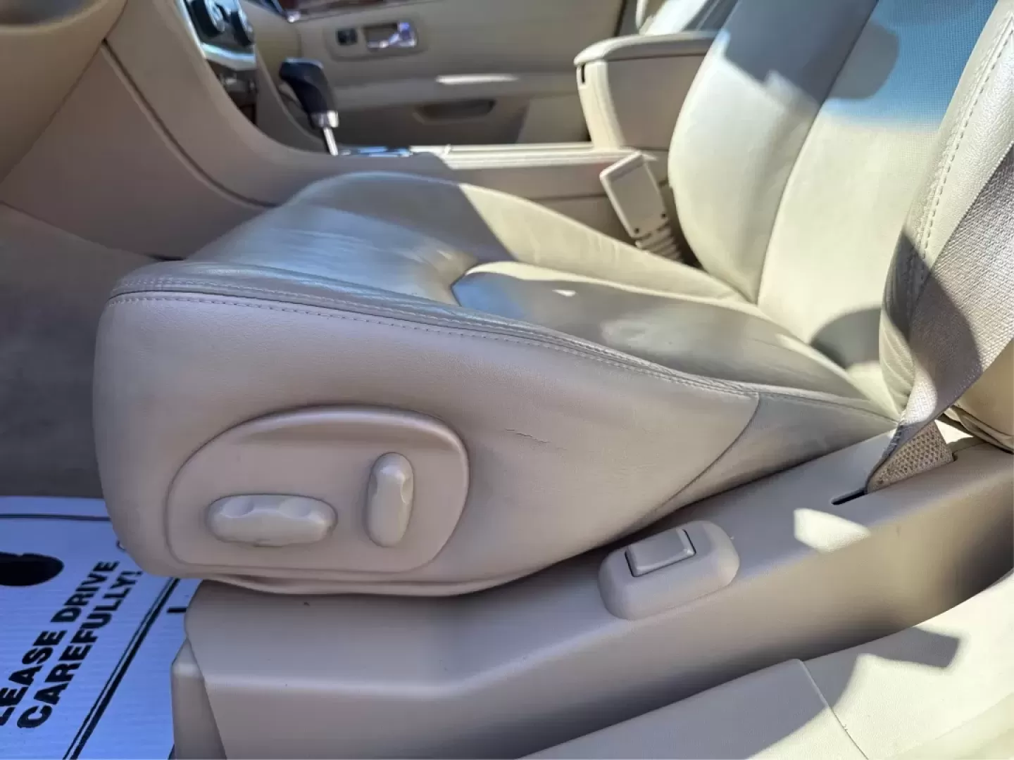 2008 Cadillac SRX V6 (1GYEE437X80) with an 3.6L V-6 DOHC engine, located at 1230 East Main St, Xenia, OH, 45385, (937) 908-9800, 39.688026, -83.910172 - **Discover Luxury and Versatility with the 2008 Cadillac SRX at Advantage Car and Credit Xenia**<br /> <br /> Are you looking for a vehicle that seamlessly blends luxury with practicality? The 2008 Cadillac SRX is the perfect companion for those who desire a comfortable ride for their family, want - Photo#17