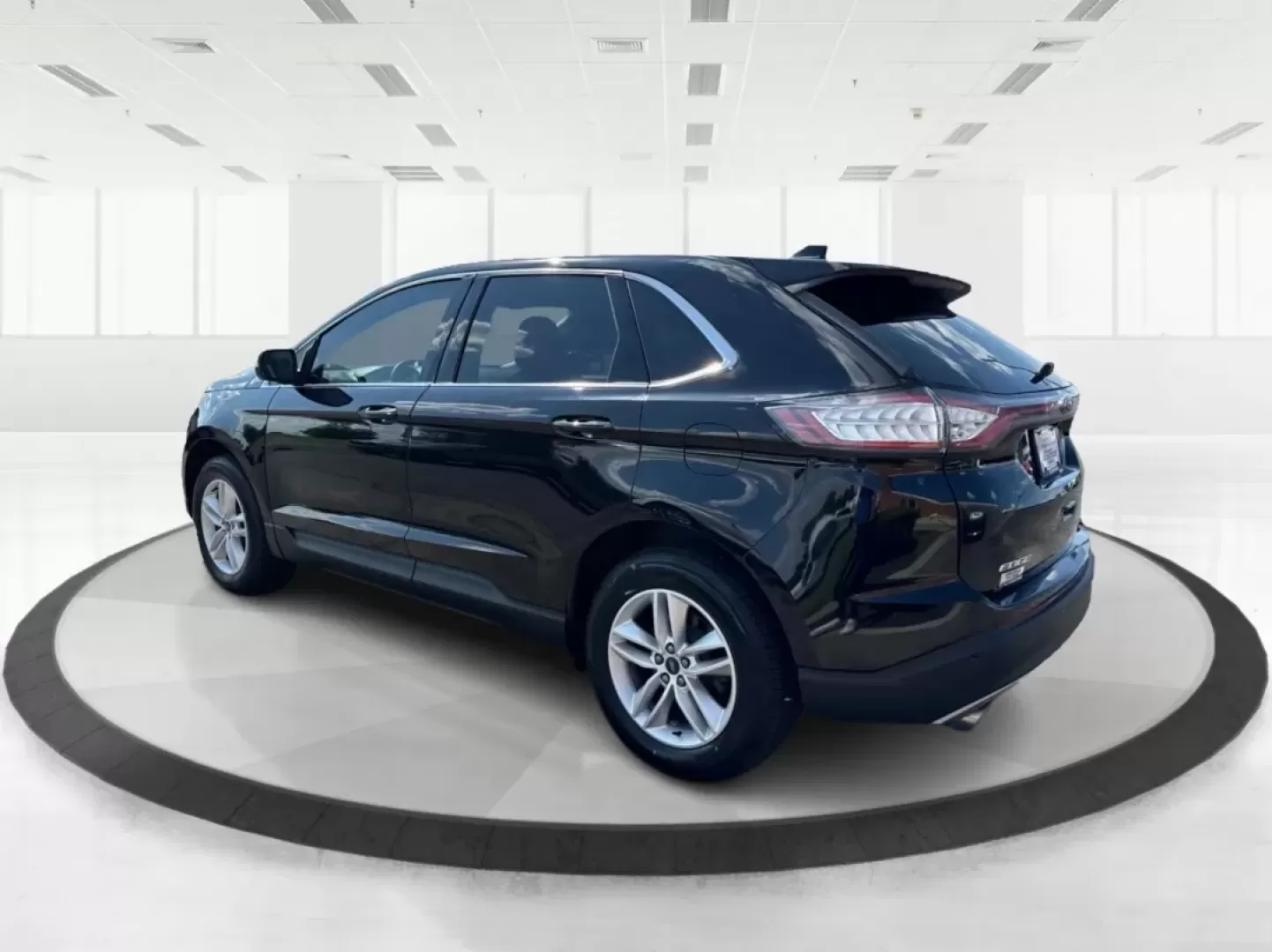 2017 Ford Edge SEL (2FMPK4J9XHB) with an Other engine, located at 880 E. National Road, Vandalia, OH, 45377, (937) 908-9800, 39.891918, -84.183594 - **Discover Your Next Adventure with the 2017 Ford Edge SEL at Advantage Car and Credit!**<br /> <br /> Are you ready to elevate your driving experience? The 2017 Ford Edge SEL is not just a vehicle; it's a lifestyle choice that caters to your every need-whether you're a busy professional looking for - Photo#4