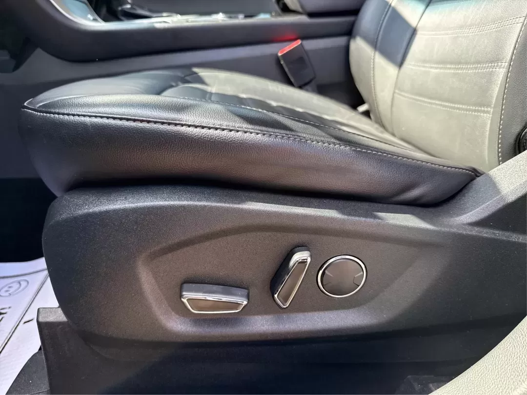 2017 Ford Edge SEL (2FMPK4J9XHB) with an 2.0L L4 DOHC 16V engine, 6A transmission, located at 1099 N County Rd 25A , Troy, OH, 45373, (937) 908-9800, 40.057079, -84.212883 - **Discover Your Next Adventure with the 2017 Ford Edge SEL at Advantage Car and Credit!**<br /> <br /> Are you ready to elevate your driving experience? The 2017 Ford Edge SEL is not just a vehicle; it's a lifestyle choice that caters to your every need-whether you're a busy professional looking for - Photo#18