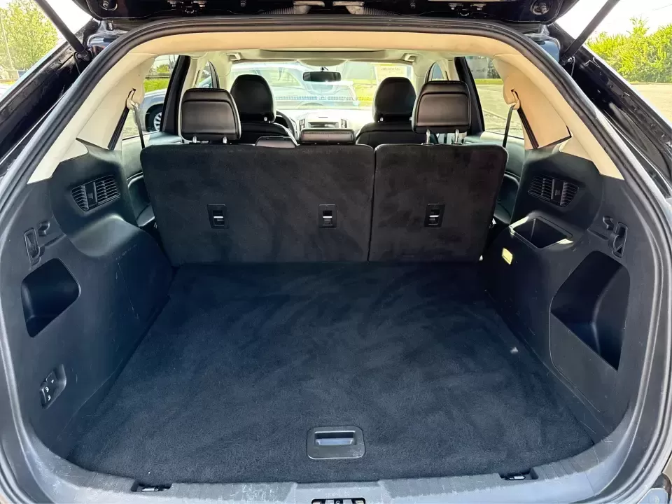 2017 Ford Edge SEL (2FMPK4J9XHB) with an 2.0L L4 DOHC 16V engine, 6A transmission, located at 1230 East Main St, Xenia, OH, 45385, (937) 908-9800, 39.688026, -83.910172 - **Discover Your Next Adventure with the 2017 Ford Edge SEL at Advantage Car and Credit!**<br /> <br /> Are you ready to elevate your driving experience? The 2017 Ford Edge SEL is not just a vehicle; it's a lifestyle choice that caters to your every need-whether you're a busy professional looking for - Photo#12