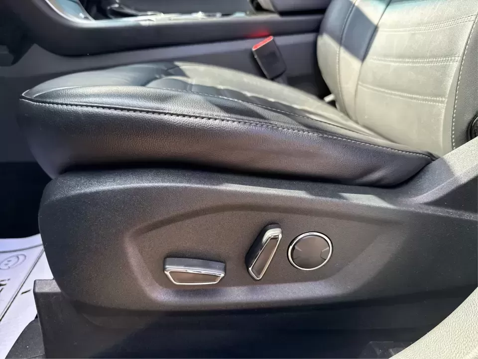 2017 Ford Edge SEL (2FMPK4J9XHB) with an 2.0L L4 DOHC 16V engine, 6A transmission, located at 4508 South Dixie Dr, Moraine, OH, 45439, (937) 908-9800, 39.689976, -84.218452 - **Discover Your Next Adventure with the 2017 Ford Edge SEL at Advantage Car and Credit!**<br /> <br /> Are you ready to elevate your driving experience? The 2017 Ford Edge SEL is not just a vehicle; it's a lifestyle choice that caters to your every need-whether you're a busy professional looking for - Photo#18