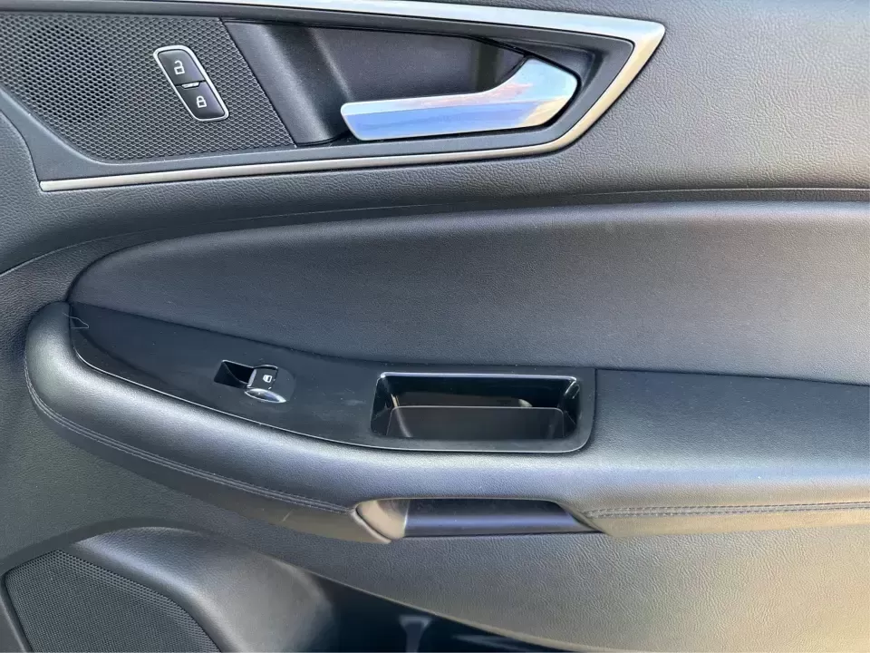 2017 Ford Edge SEL (2FMPK4J9XHB) with an 2.0L L4 DOHC 16V engine, 6A transmission, located at 4508 South Dixie Dr, Moraine, OH, 45439, (937) 908-9800, 39.689976, -84.218452 - **Discover Your Next Adventure with the 2017 Ford Edge SEL at Advantage Car and Credit!**<br /> <br /> Are you ready to elevate your driving experience? The 2017 Ford Edge SEL is not just a vehicle; it's a lifestyle choice that caters to your every need-whether you're a busy professional looking for - Photo#20