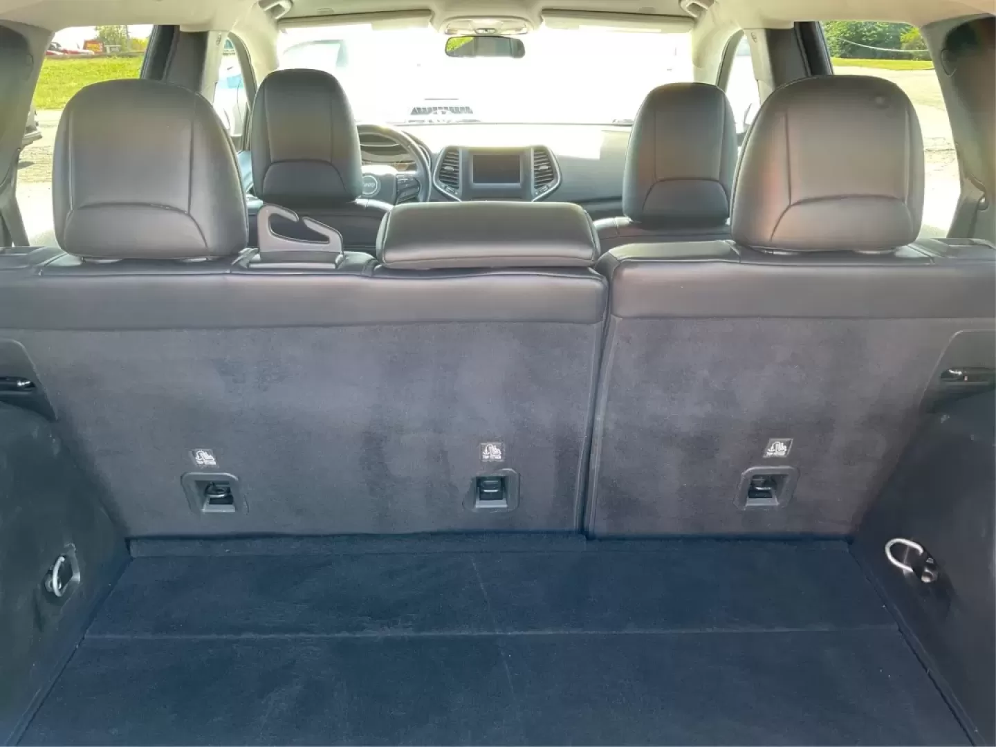 2019 Jeep Cherokee Altitude 4x4 (1C4PJMLB8KD) with an Other engine, located at 1184 Kauffman Ave, Fairborn, OH, 45324, (937) 908-9800, 39.807072, -84.030914 - Experience the perfect blend of adventure and comfort with the 2019 Jeep Cherokee Altitude 4x4, now available at Advantage Car and Credit - Fairborn. Located at 1184 Kauffman Ave, Fairborn, OH 45324, our **Buy Here Pay Here dealership** is dedicated to helping drivers from Fairborn and surrounding a - Photo#11