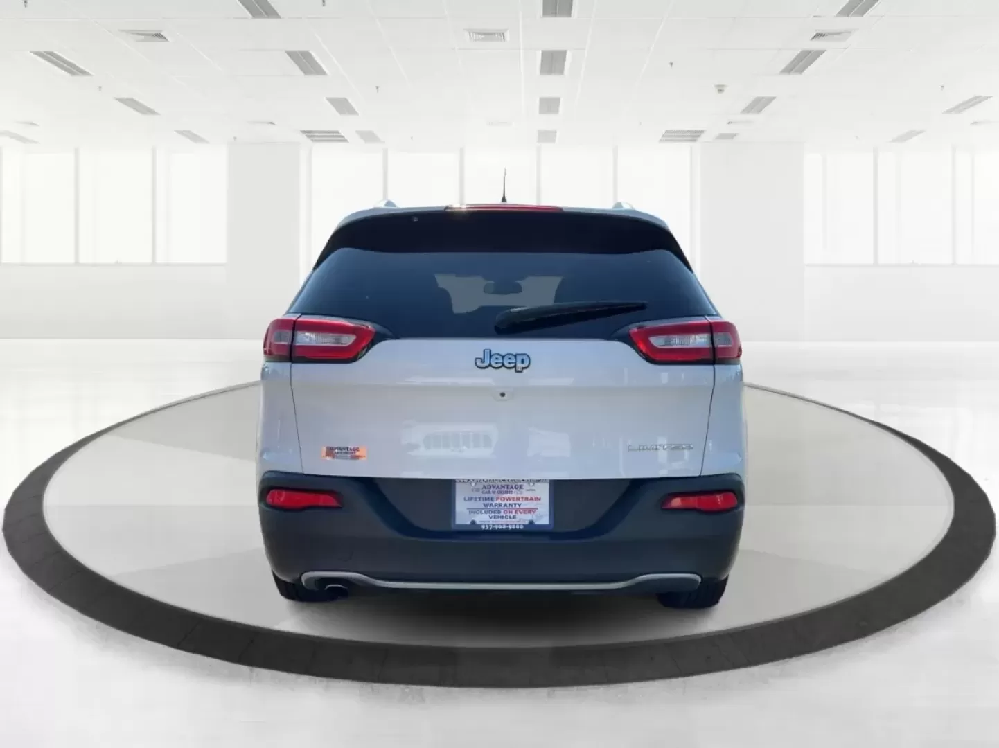 2016 Jeep Cherokee Limited (1C4PJLDB7GW) with an Other engine, located at 880 E. National Road, Vandalia, OH, 45377, (937) 908-9800, 39.891918, -84.183594 - **Discover Your Next Adventure with the 2016 Jeep Cherokee Limited Perfect for Family Road Trips and Everyday Commuting!**<br /> <br /> Are you ready to elevate your driving experience? The 2016 Jeep Cherokee Limited is the ideal crossover for families, adventurers, and daily commuters alike. With - Photo#3