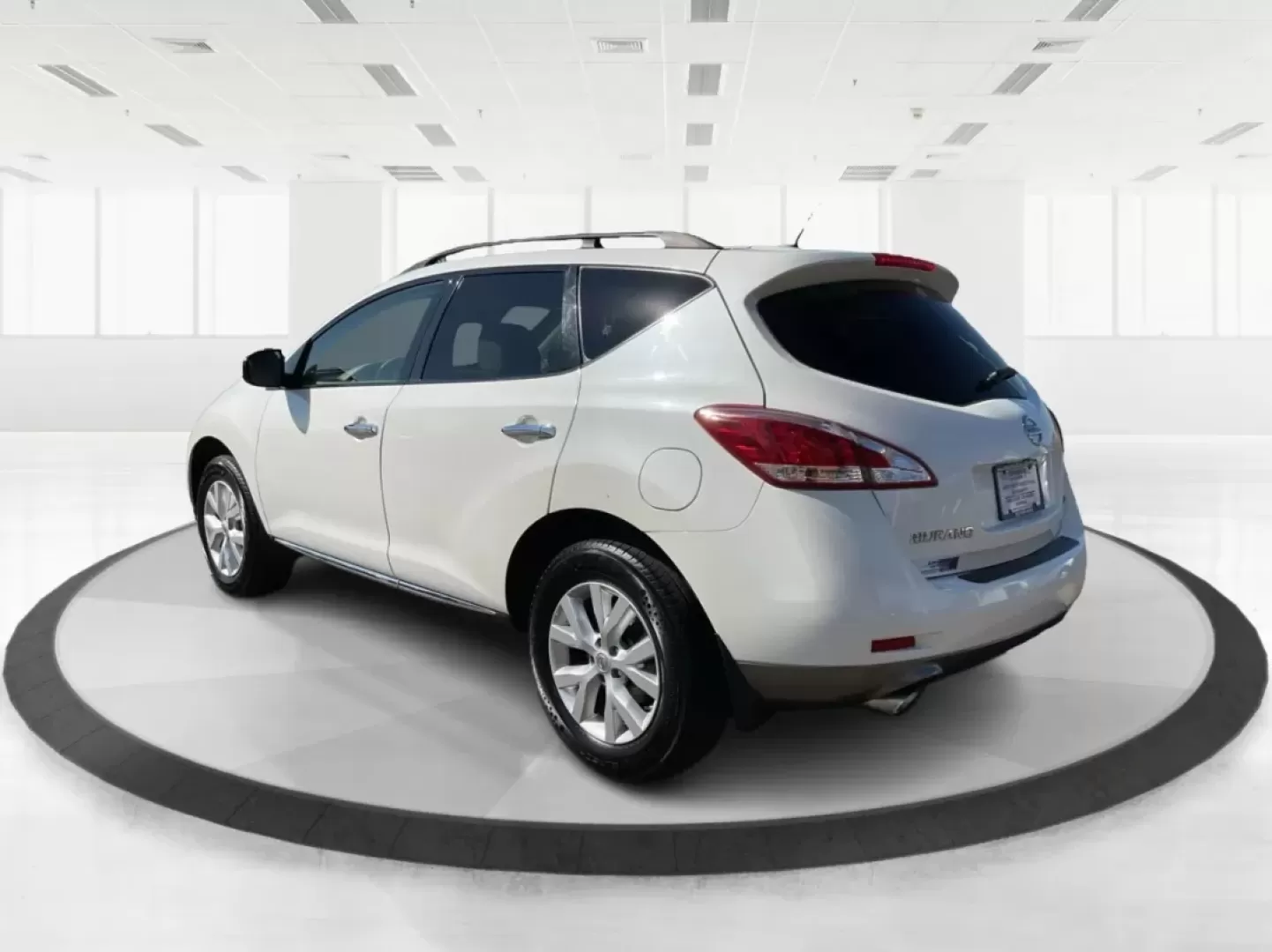 2014 Nissan Murano SL (JN8AZ1MW9EW) with an 3.5L V-6 DOHC engine, located at 880 E. National Road, Vandalia, OH, 45377, (937) 908-9800, 39.891918, -84.183594 - **Elevate Your Lifestyle with the 2014 Nissan Murano SL Perfect for All Your Adventures!**<br /> <br /> If you're on the hunt for a versatile SUV that seamlessly fits into your busy lifestyle, look no further than the stunning 2014 Nissan Murano SL. Whether you're making school runs, embarking on w - Photo#4