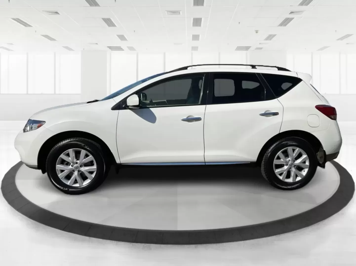 2014 Nissan Murano SL (JN8AZ1MW9EW) with an 3.5L V-6 DOHC engine, located at 880 E. National Road, Vandalia, OH, 45377, (937) 908-9800, 39.891918, -84.183594 - **Elevate Your Lifestyle with the 2014 Nissan Murano SL Perfect for All Your Adventures!**<br /> <br /> If you're on the hunt for a versatile SUV that seamlessly fits into your busy lifestyle, look no further than the stunning 2014 Nissan Murano SL. Whether you're making school runs, embarking on w - Photo#5