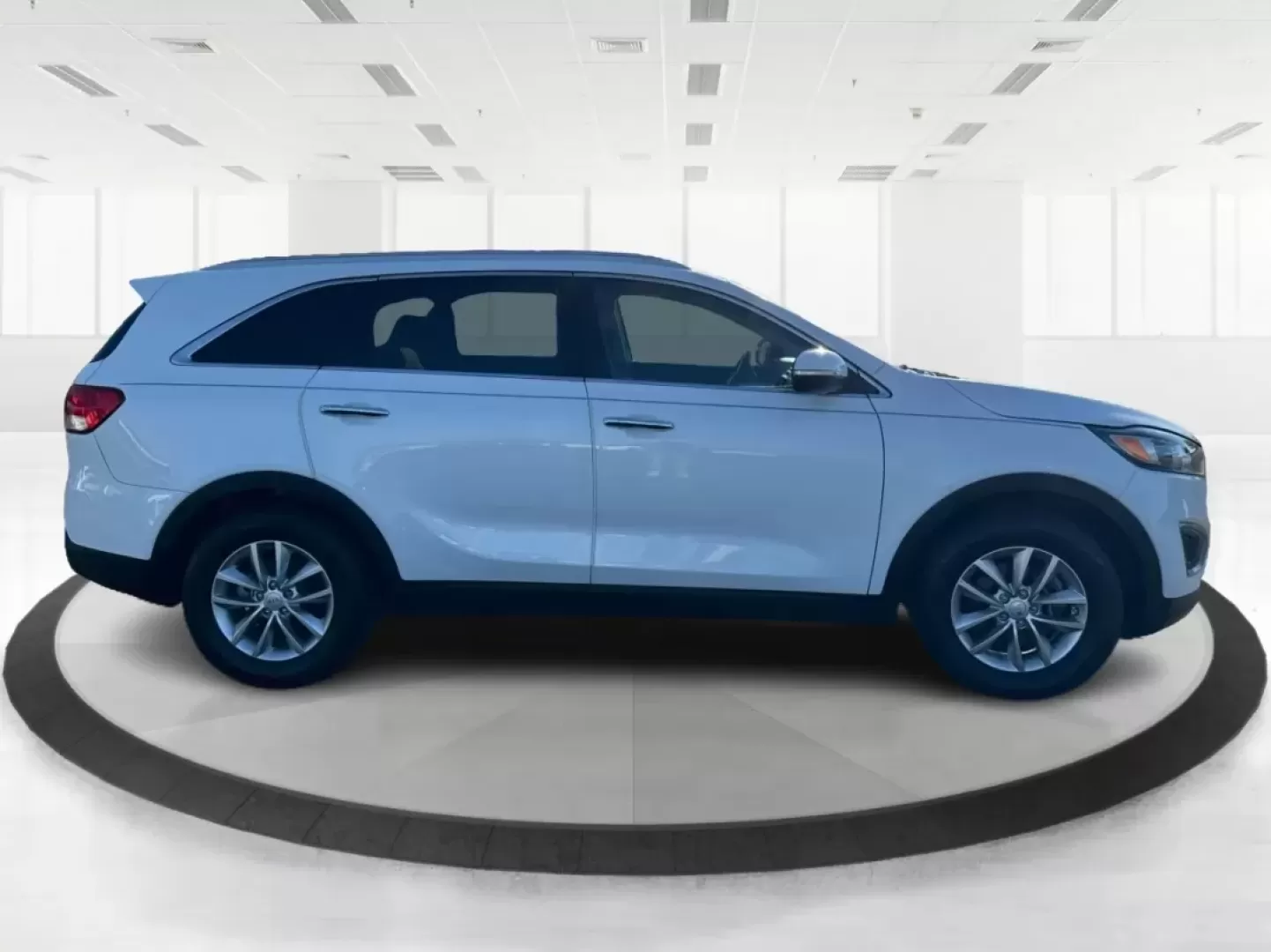 2017 Kia Sorento 2.4L LX (5XYPG4A34HG) with an 2.4L I-4 gasoline direct injection engine, located at 1099 N County Rd 25A , Troy, OH, 45373, (937) 908-9800, 40.057079, -84.212883 - ### Experience Adventure with the 2017 Kia Sorento at Advantage Car and Credit - Troy<br /> <br /> If you're seeking a vehicle that can handle both daily commutes and weekend getaways, look no further than the 2017 Kia Sorento! This versatile SUV combines style, comfort, and functionality, making it - Photo#1