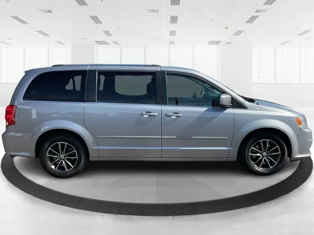 2017 Dodge Grand Caravan SXT (2C4RDGCG5HR) with an Pentastar 3.6L V-6 DOHC engine, located at 1184 Kauffman Ave, Fairborn, OH, 45324, (937) 908-9800, 39.807072, -84.030914 - **Adventure Awaits with the 2017 Dodge Grand Caravan SXT in Fairborn, OH!**<br /> <br /> Are you looking for the perfect vehicle to accommodate your growing family or to embark on weekend adventures? Look no further! The 2017 Dodge Grand Caravan SXT is designed for those who prioritize space, comfor - Photo#1