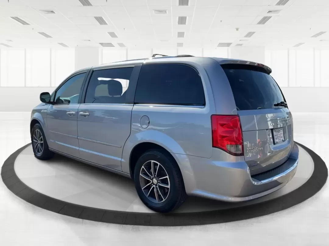 2017 Dodge Grand Caravan SXT (2C4RDGCG5HR) with an Pentastar 3.6L V-6 DOHC engine, located at 1230 East Main St, Xenia, OH, 45385, (937) 908-9800, 39.688026, -83.910172 - **Adventure Awaits with the 2017 Dodge Grand Caravan SXT in Fairborn, OH!**<br /> <br /> Are you looking for the perfect vehicle to accommodate your growing family or to embark on weekend adventures? Look no further! The 2017 Dodge Grand Caravan SXT is designed for those who prioritize space, comfor - Photo#4