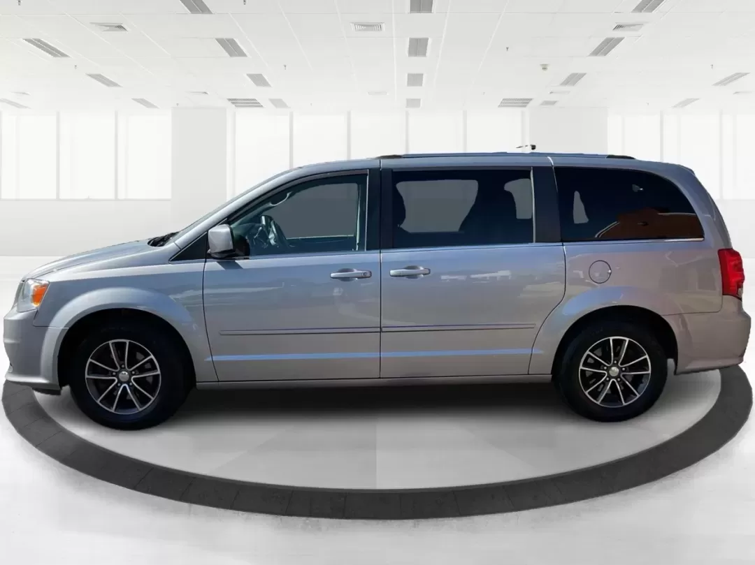 2017 Dodge Grand Caravan SXT (2C4RDGCG5HR) with an Pentastar 3.6L V-6 DOHC engine, located at 1230 East Main St, Xenia, OH, 45385, (937) 908-9800, 39.688026, -83.910172 - **Adventure Awaits with the 2017 Dodge Grand Caravan SXT in Fairborn, OH!**<br /> <br /> Are you looking for the perfect vehicle to accommodate your growing family or to embark on weekend adventures? Look no further! The 2017 Dodge Grand Caravan SXT is designed for those who prioritize space, comfor - Photo#5