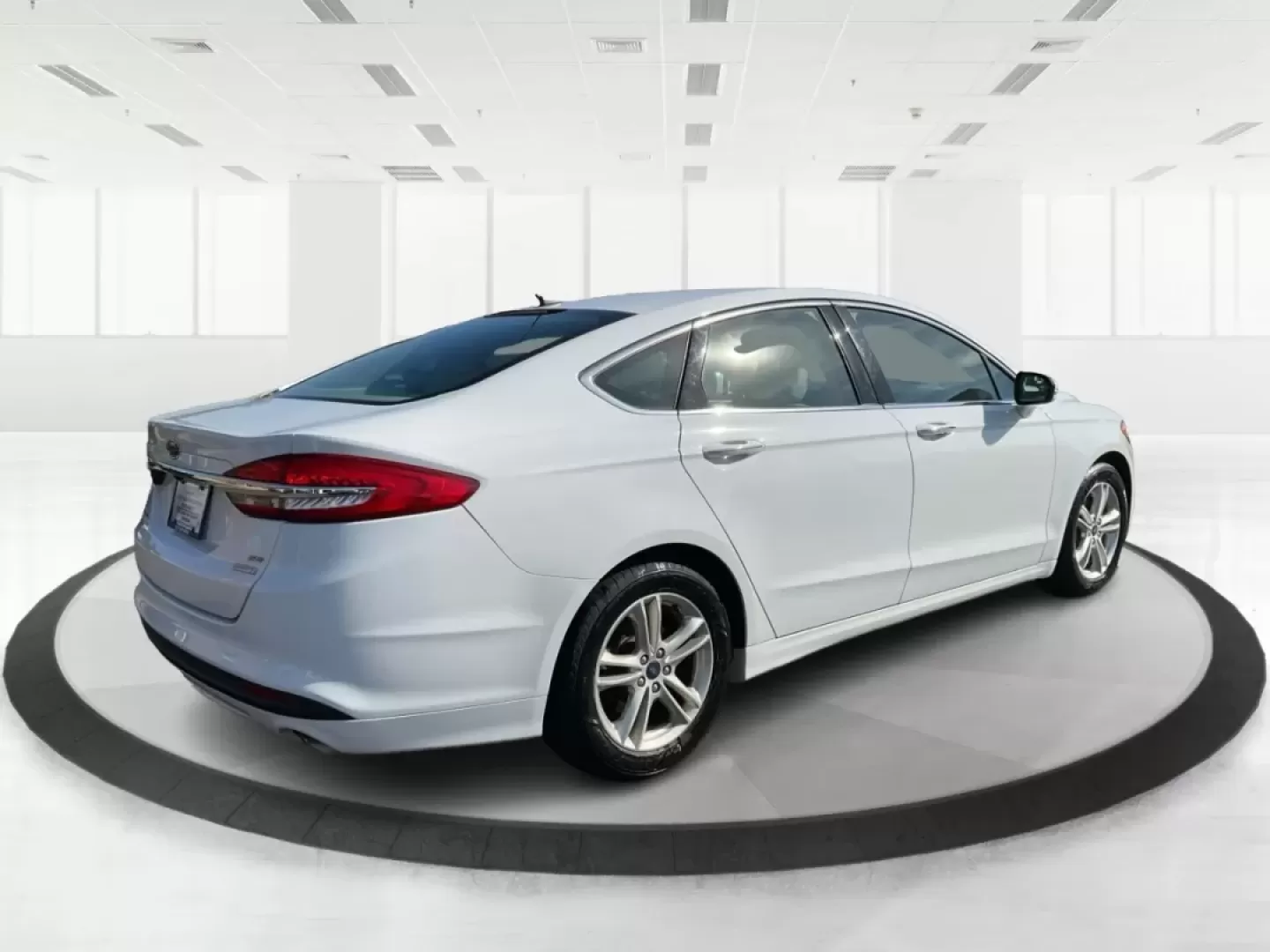 2018 Ford Fusion SE (3FA6P0HD4JR) with an Other engine, located at 8750 N County Rd 25A, Piqua, OH, 45356, (937) 908-9800, 40.164391, -84.232513 - **Experience the Perfect Blend of Comfort and Style with this 2018 Ford Fusion SE at Advantage Car and Credit Piqua!**<br /> <br /> Are you searching for a reliable sedan that combines comfort, tech features, and a sleek design? Look no further than this stunning **2018 Ford Fusion SE**! This car i - Photo#2