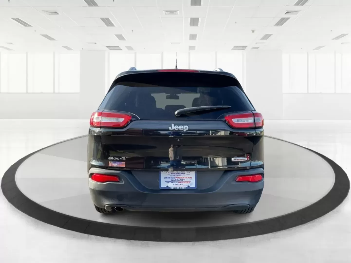 2015 Jeep Cherokee Latitude (1C4PJMCB3FW) with an Other engine, located at 880 E. National Road, Vandalia, OH, 45377, (937) 908-9800, 39.891918, -84.183594 - **Unleash New Adventures with the 2015 Jeep Cherokee Latitude Your Ideal Crossover Awaits!**<br /> <br /> Are you ready to elevate your lifestyle with a vehicle that's as adventurous as you are? Whether you're embarking on weekend getaways, navigating your daily commute, or simply enjoying family o - Photo#3