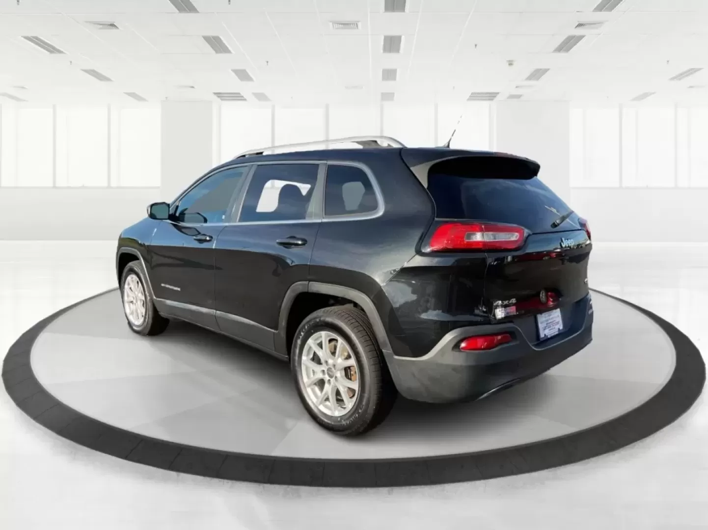 2015 Jeep Cherokee Latitude (1C4PJMCB3FW) with an Other engine, located at 880 E. National Road, Vandalia, OH, 45377, (937) 908-9800, 39.891918, -84.183594 - **Unleash New Adventures with the 2015 Jeep Cherokee Latitude Your Ideal Crossover Awaits!**<br /> <br /> Are you ready to elevate your lifestyle with a vehicle that's as adventurous as you are? Whether you're embarking on weekend getaways, navigating your daily commute, or simply enjoying family o - Photo#4