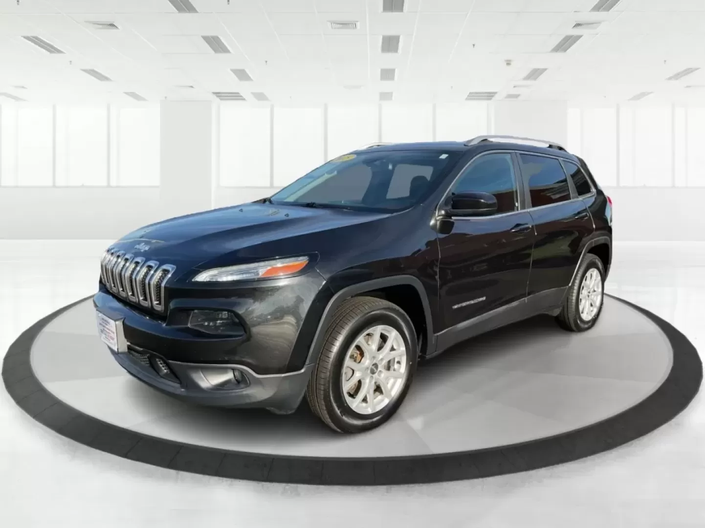 2015 Jeep Cherokee Latitude (1C4PJMCB3FW) with an Other engine, located at 880 E. National Road, Vandalia, OH, 45377, (937) 908-9800, 39.891918, -84.183594 - **Unleash New Adventures with the 2015 Jeep Cherokee Latitude Your Ideal Crossover Awaits!**<br /> <br /> Are you ready to elevate your lifestyle with a vehicle that's as adventurous as you are? Whether you're embarking on weekend getaways, navigating your daily commute, or simply enjoying family o - Photo#8