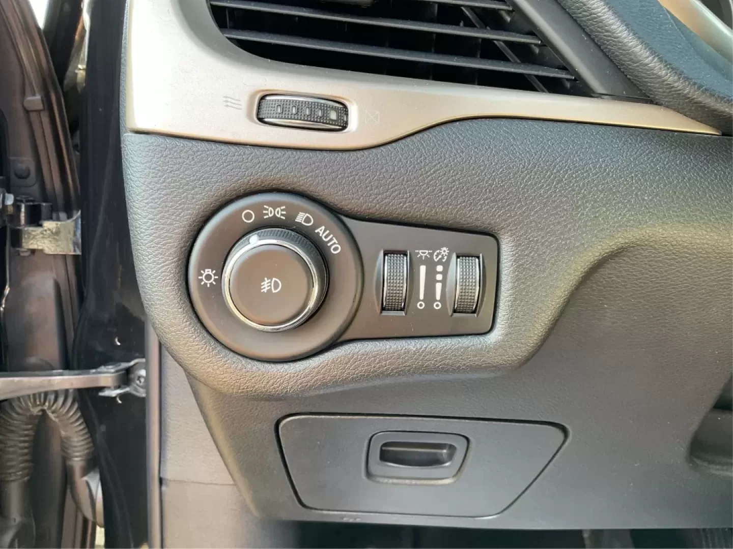 2015 Jeep Cherokee Latitude (1C4PJMCB3FW) with an Other engine, located at 880 E. National Road, Vandalia, OH, 45377, (937) 908-9800, 39.891918, -84.183594 - **Unleash New Adventures with the 2015 Jeep Cherokee Latitude Your Ideal Crossover Awaits!**<br /> <br /> Are you ready to elevate your lifestyle with a vehicle that's as adventurous as you are? Whether you're embarking on weekend getaways, navigating your daily commute, or simply enjoying family o - Photo#17