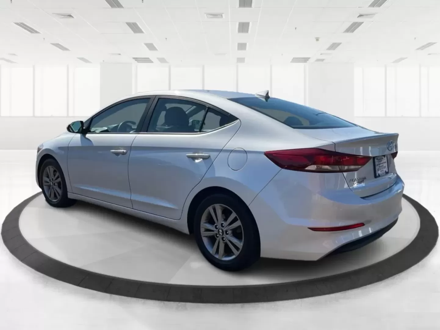 2018 Hyundai Elantra SEL (KMHD84LF3JU) with an Nu 2L I-4 DOHC engine, located at 880 E. National Road, Vandalia, OH, 45377, (937) 908-9800, 39.891918, -84.183594 - Are you in the market for a reliable and stylish vehicle that fits your lifestyle? The 2018 Hyundai Elantra SEL, available at Advantage Car and Credit in Vandalia, OH, is your perfect companion for both daily commutes and weekend adventures. With its sophisticated design and smart technology, this s - Photo#4