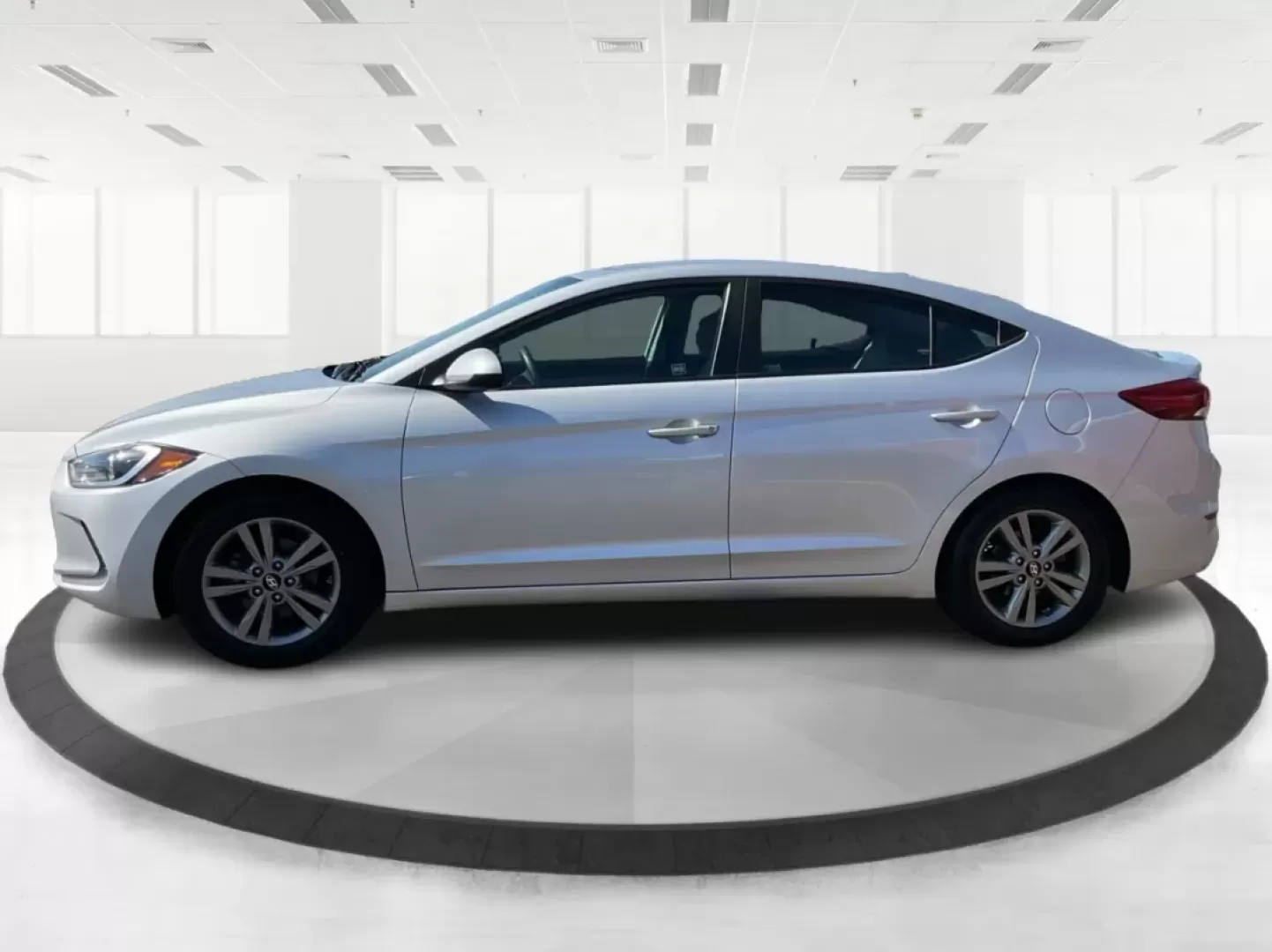 2018 Hyundai Elantra SEL (KMHD84LF3JU) with an Nu 2L I-4 DOHC engine, located at 880 E. National Road, Vandalia, OH, 45377, (937) 908-9800, 39.891918, -84.183594 - Are you in the market for a reliable and stylish vehicle that fits your lifestyle? The 2018 Hyundai Elantra SEL, available at Advantage Car and Credit in Vandalia, OH, is your perfect companion for both daily commutes and weekend adventures. With its sophisticated design and smart technology, this s - Photo#5