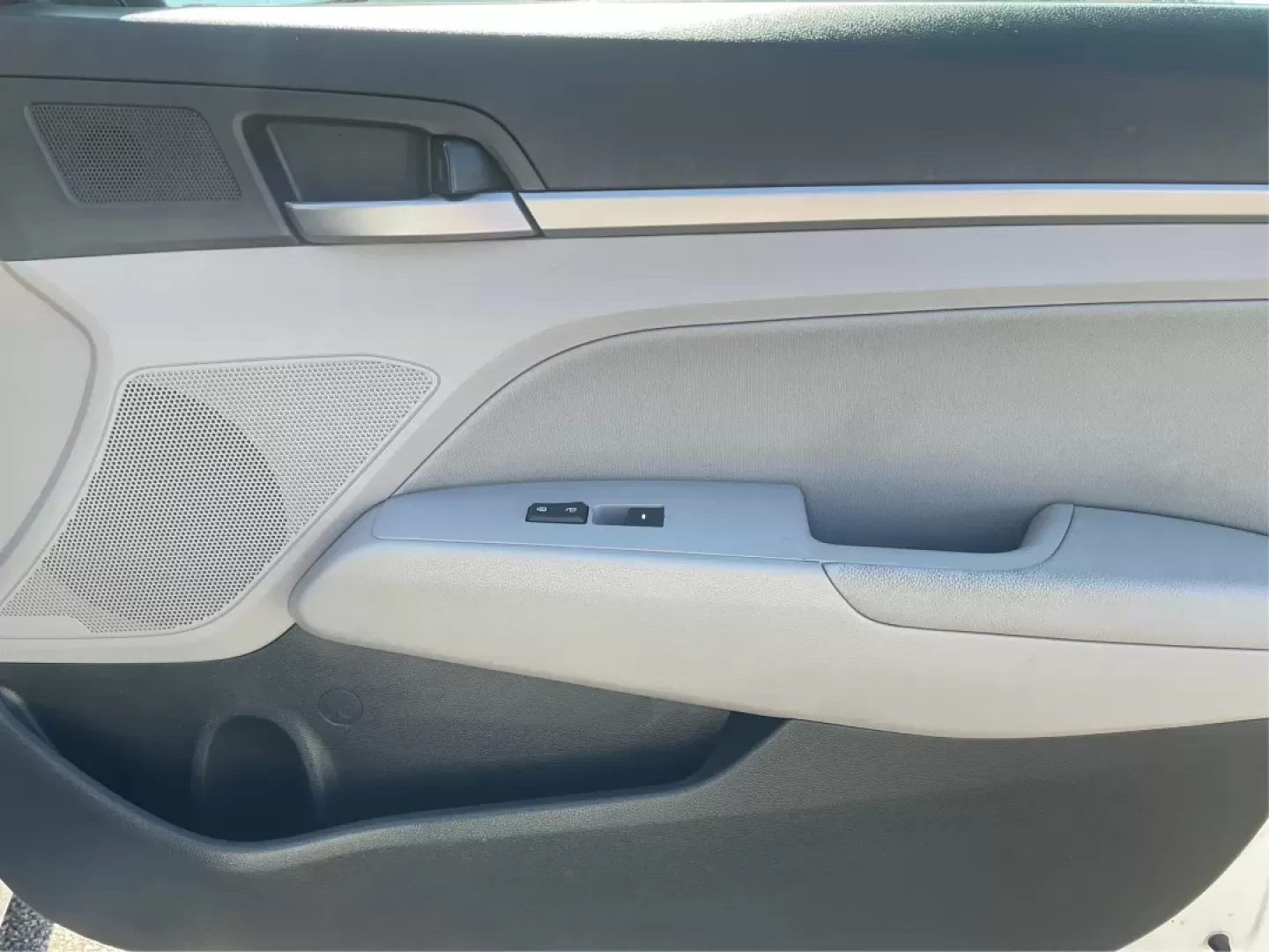 2018 Hyundai Elantra SEL (KMHD84LF3JU) with an Nu 2L I-4 DOHC engine, located at 880 E. National Road, Vandalia, OH, 45377, (937) 908-9800, 39.891918, -84.183594 - Are you in the market for a reliable and stylish vehicle that fits your lifestyle? The 2018 Hyundai Elantra SEL, available at Advantage Car and Credit in Vandalia, OH, is your perfect companion for both daily commutes and weekend adventures. With its sophisticated design and smart technology, this s - Photo#18