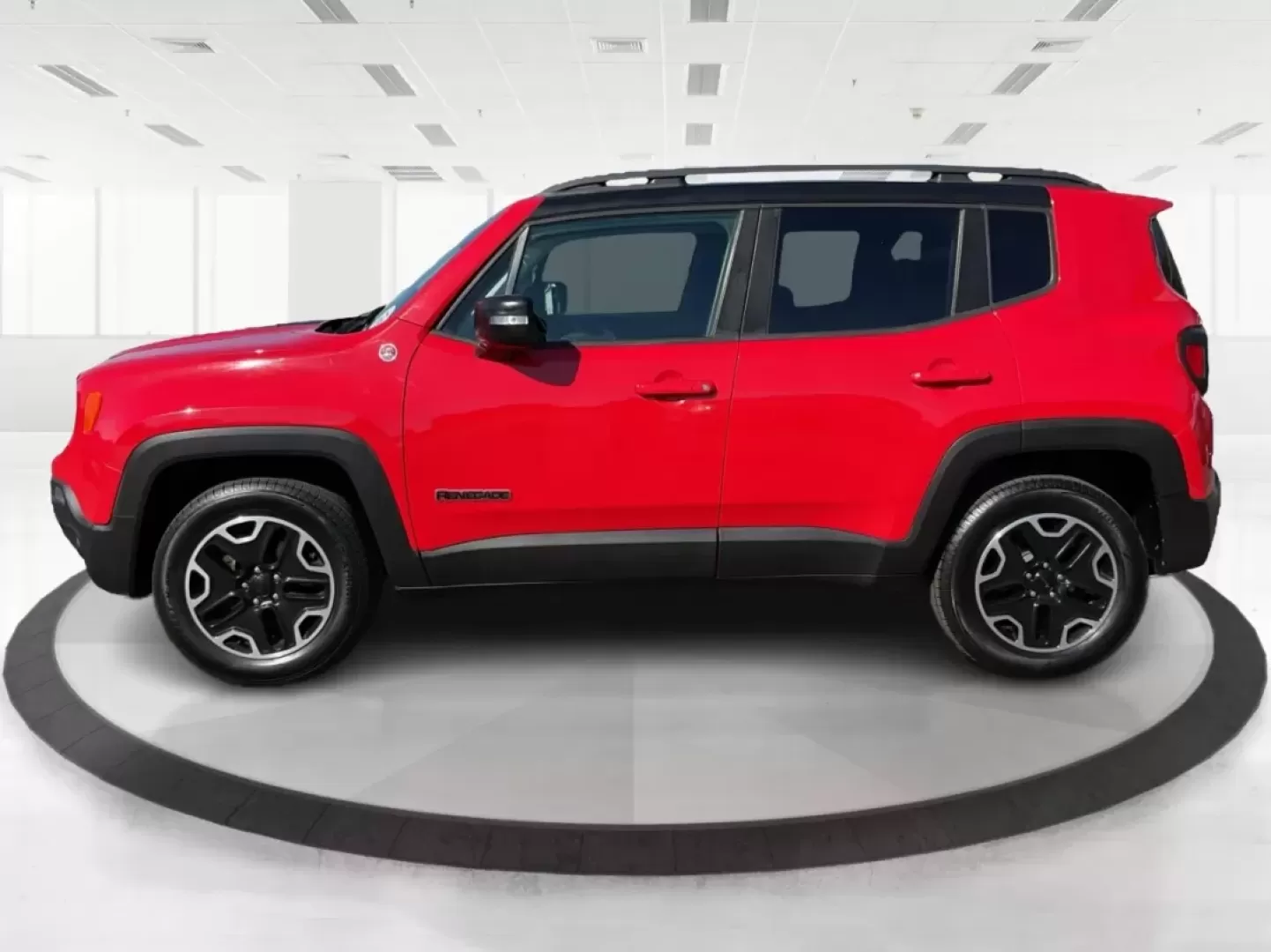 2016 Jeep Renegade Trailhawk (ZACCJBCTXGP) with an Tigershark MultiAir 2.4L I-4 variable valve contro engine, located at 1099 N County Rd 25A , Troy, OH, 45373, (937) 908-9800, 40.057079, -84.212883 - **Experience Adventure and Comfort with the 2016 Jeep Renegade Trailhawk!**<br /> <br /> Are you ready to elevate your lifestyle with a versatile vehicle that's perfect for weekend getaways, daily commutes, and everything in between? Look no further than the 2016 Jeep Renegade Trailhawk available at - Photo#5