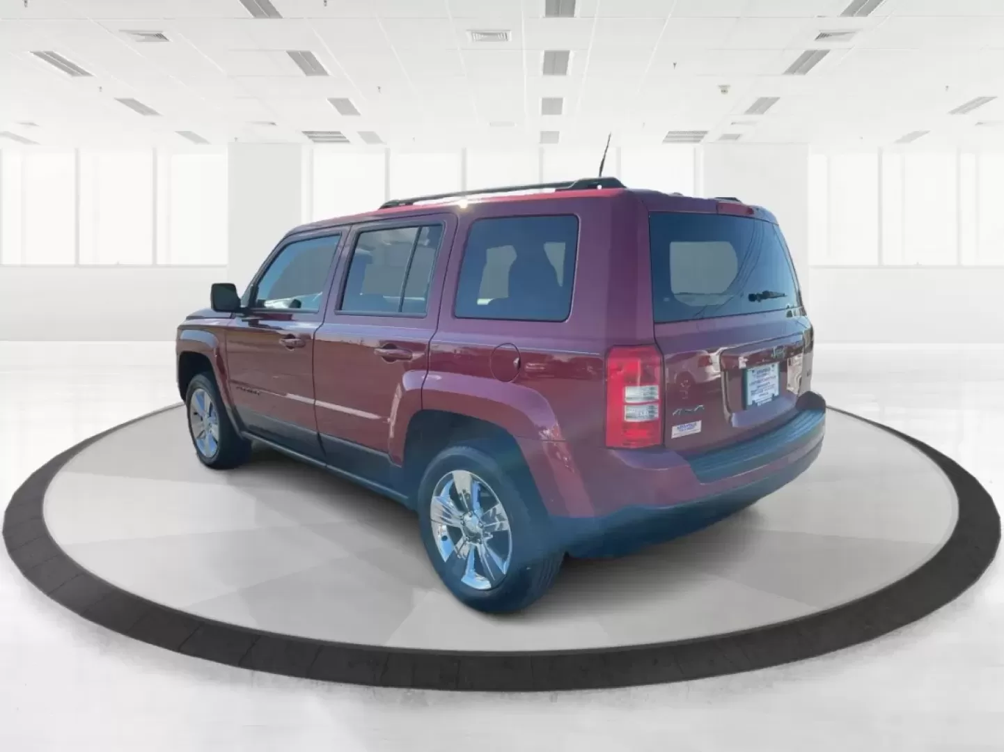 2015 Jeep Patriot Latitude (1C4NJRFB0FD) with an 2.4L I-4 DOHC engine, located at 401 Woodman Dr, Riverside, OH, 45431, (937) 908-9800, 39.760899, -84.123421 - **Adventure Awaits with the 2015 Jeep Patriot Latitude Your Perfect Companion for Every Journey!**<br /> <br /> At Advantage Car and Credit - Riverside, located at 401 Woodman Dr, Riverside, OH 45431, we understand that life is an adventure, whether it's gearing up for a weekend getaway or managing - Photo#4