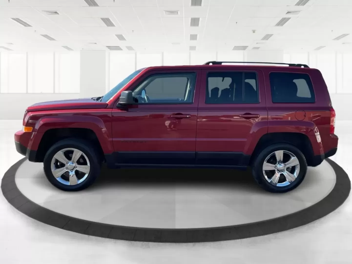 2015 Jeep Patriot Latitude (1C4NJRFB0FD) with an 2.4L I-4 DOHC engine, located at 401 Woodman Dr, Riverside, OH, 45431, (937) 908-9800, 39.760899, -84.123421 - **Adventure Awaits with the 2015 Jeep Patriot Latitude Your Perfect Companion for Every Journey!**<br /> <br /> At Advantage Car and Credit - Riverside, located at 401 Woodman Dr, Riverside, OH 45431, we understand that life is an adventure, whether it's gearing up for a weekend getaway or managing - Photo#5