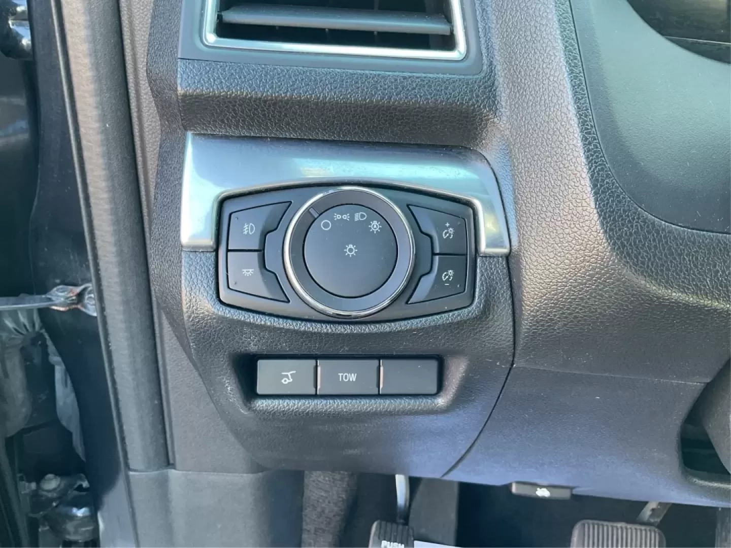 2017 Ford Explorer Sport (1FM5K8GT3HG) with an EcoBoost 3.5L V-6 gasoline direct injection engine, located at 4508 South Dixie Dr, Moraine, OH, 45439, (937) 908-9800, 39.689976, -84.218452 - Elevate your adventures with the 2017 Ford Explorer Sport, a versatile SUV that's perfect for families, commuters, and weekend explorers alike! With its rugged design and premium features, this dynamic vehicle seamlessly combines sophistication with functionality. Whether you're navigating the bustl - Photo#17