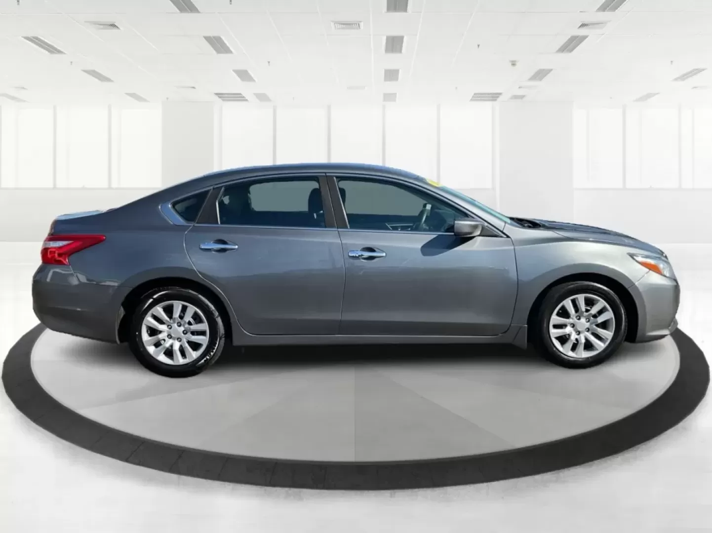 2017 Nissan Altima 2.5 S (1N4AL3AP1HC) with an 2.5L I-4 DOHC engine, located at 4508 South Dixie Dr, Moraine, OH, 45439, (937) 908-9800, 39.689976, -84.218452 - Elevate your daily driving experience with the perfect blend of style, performance, and affordability. At Advantage Car and Credit in Moraine, OH, we understand that finding reliable transportation is essential for your busy lifestyle-whether you're commuting to work, running errands, or embarking o - Photo#1