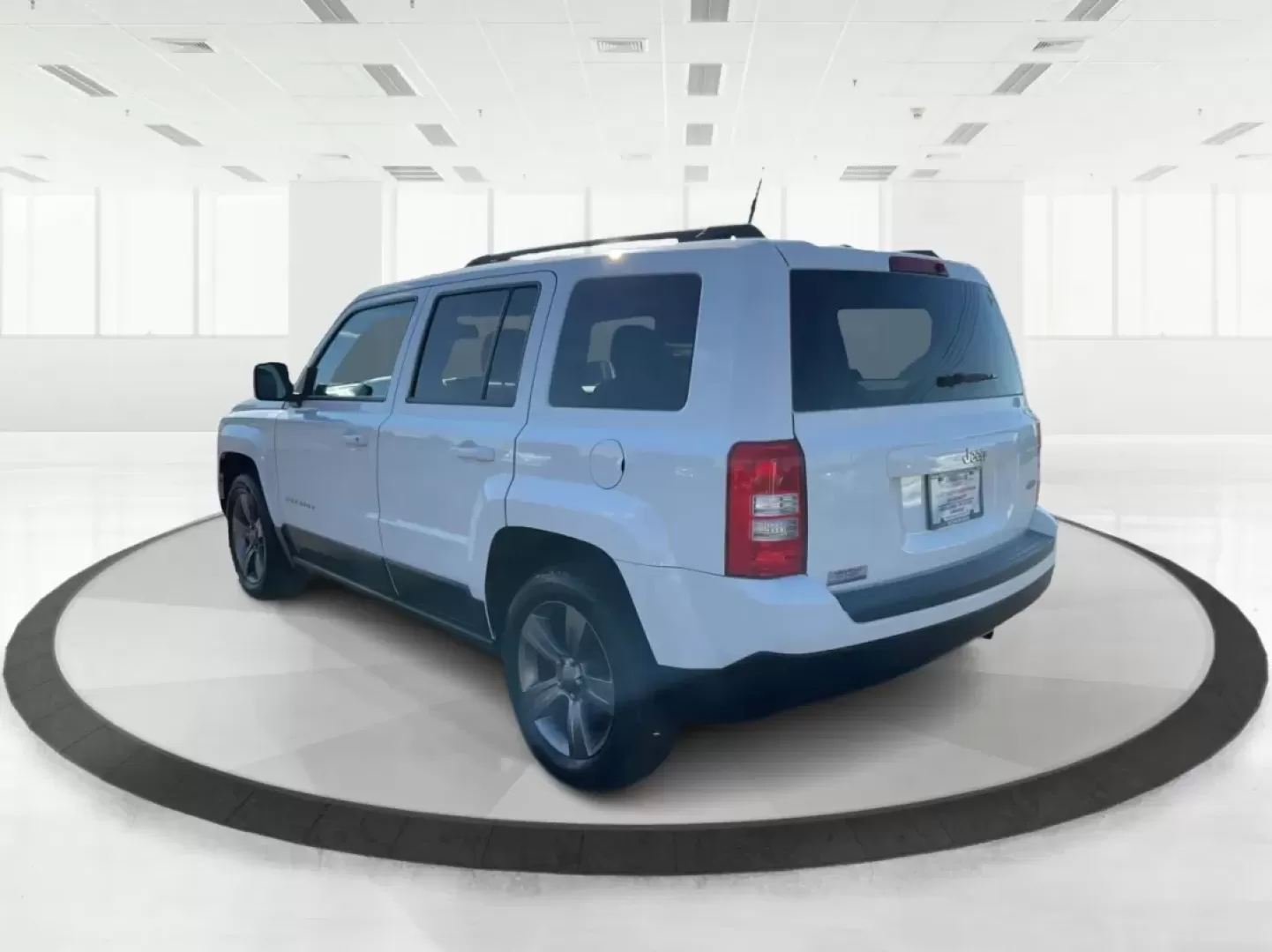 2015 Jeep Patriot High Altitude Edition (1C4NJPFA5FD) with an 2L I-4 DOHC engine, located at 4508 South Dixie Dr, Moraine, OH, 45439, (937) 908-9800, 39.689976, -84.218452 - Discover the perfect blend of adventure and everyday practicality with the 2015 Jeep Patriot High Altitude Edition, now available at Advantage Car and Credit in Moraine, OH! Designed for those who want to conquer both the urban jungle and the great outdoors, this SUV is not just a vehicle; it's a li - Photo#4